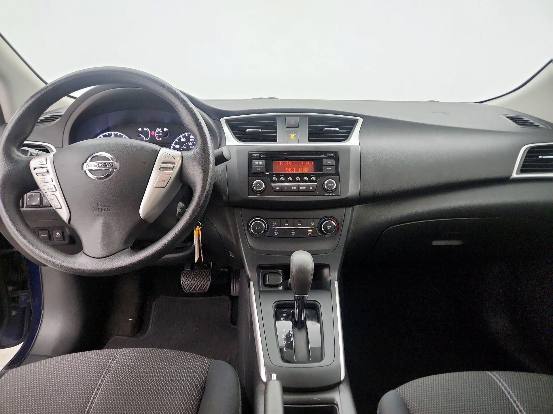 Thumbnail: 2016 Nissan Sentra - 9