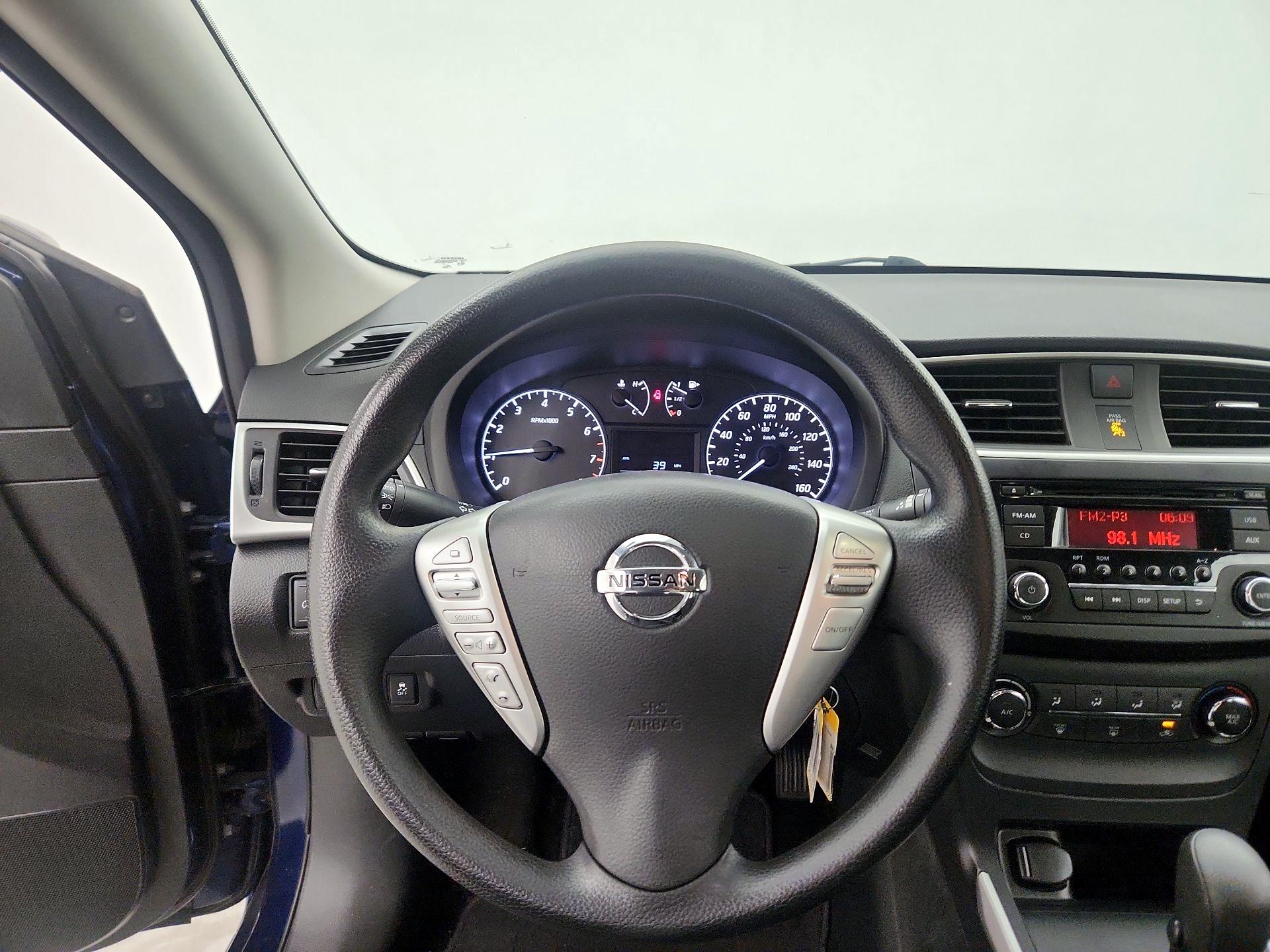 Thumbnail: 2016 Nissan Sentra - 10