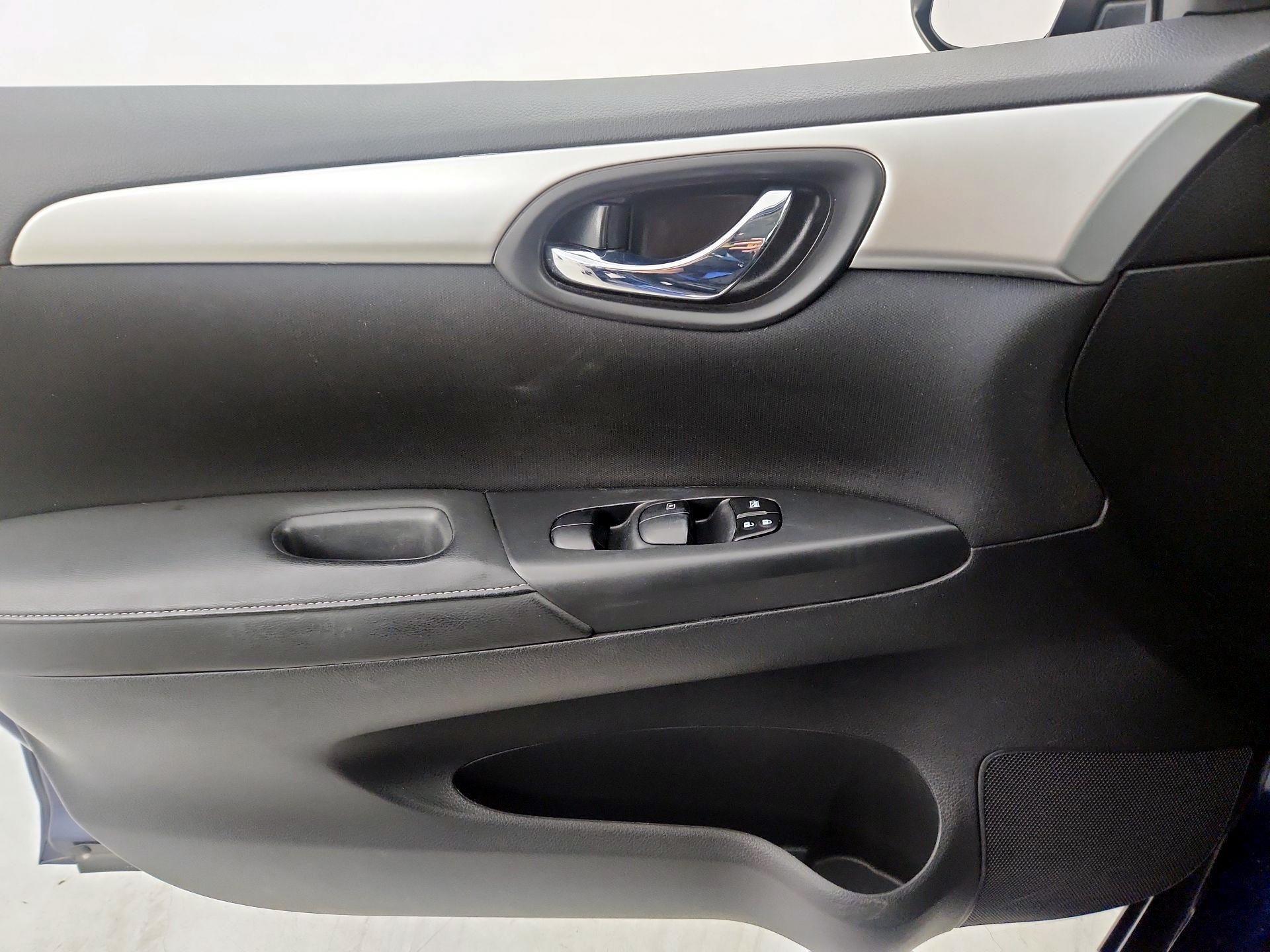 Thumbnail: 2016 Nissan Sentra - 12