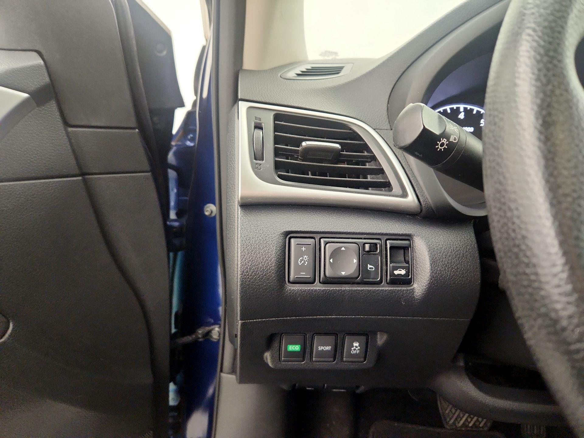 Thumbnail: 2016 Nissan Sentra - 13