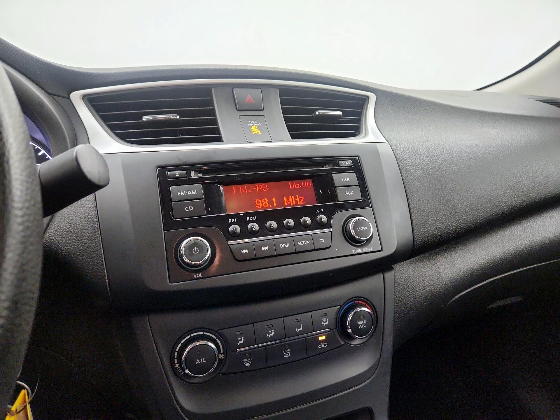 Thumbnail: 2016 Nissan Sentra - 14