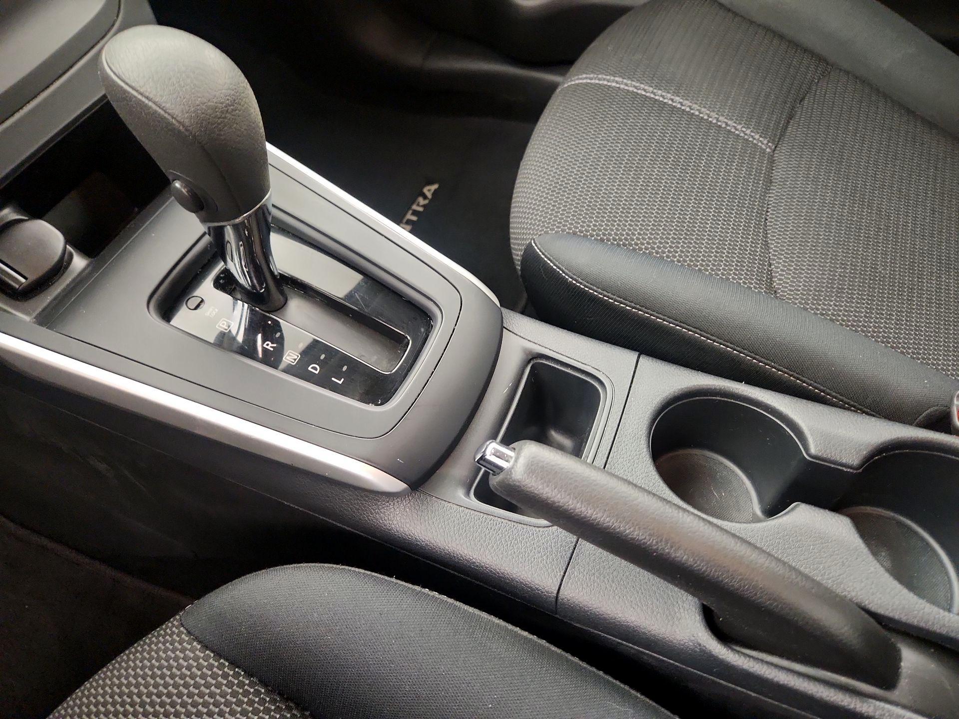 Thumbnail: 2016 Nissan Sentra - 16
