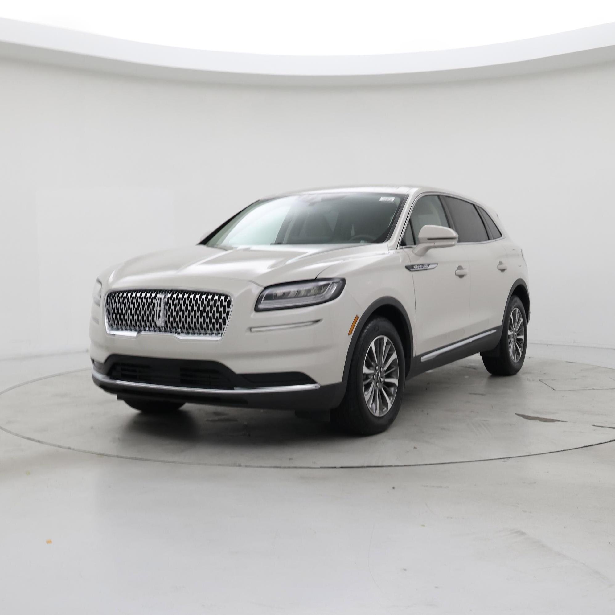 Thumbnail: 2023 Lincoln Nautilus - 4