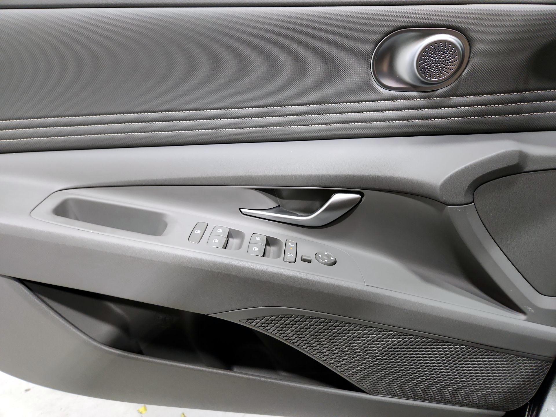 Thumbnail: 2025 Hyundai Elantra - 12