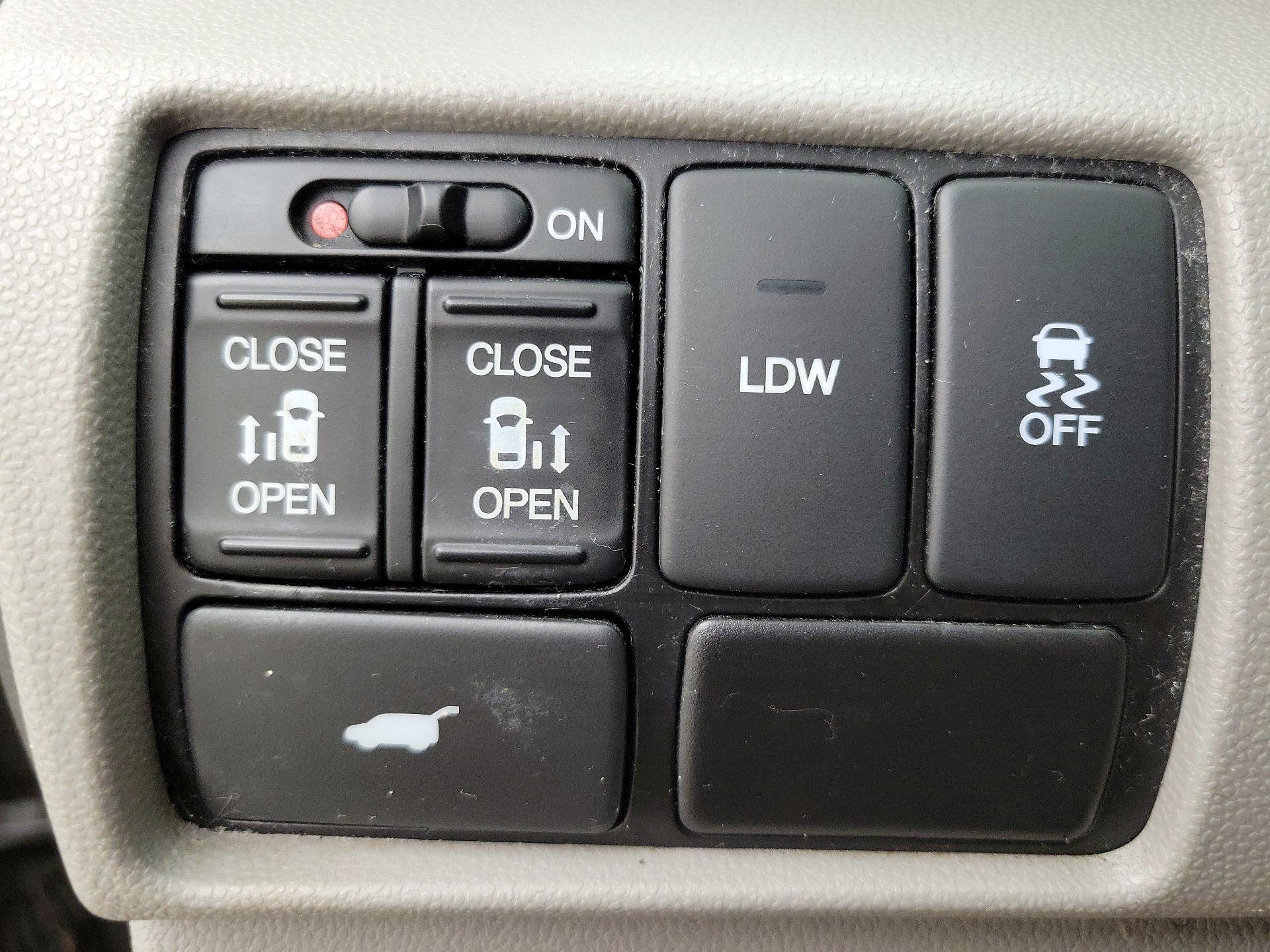 Thumbnail: 2014 Honda Odyssey - 13