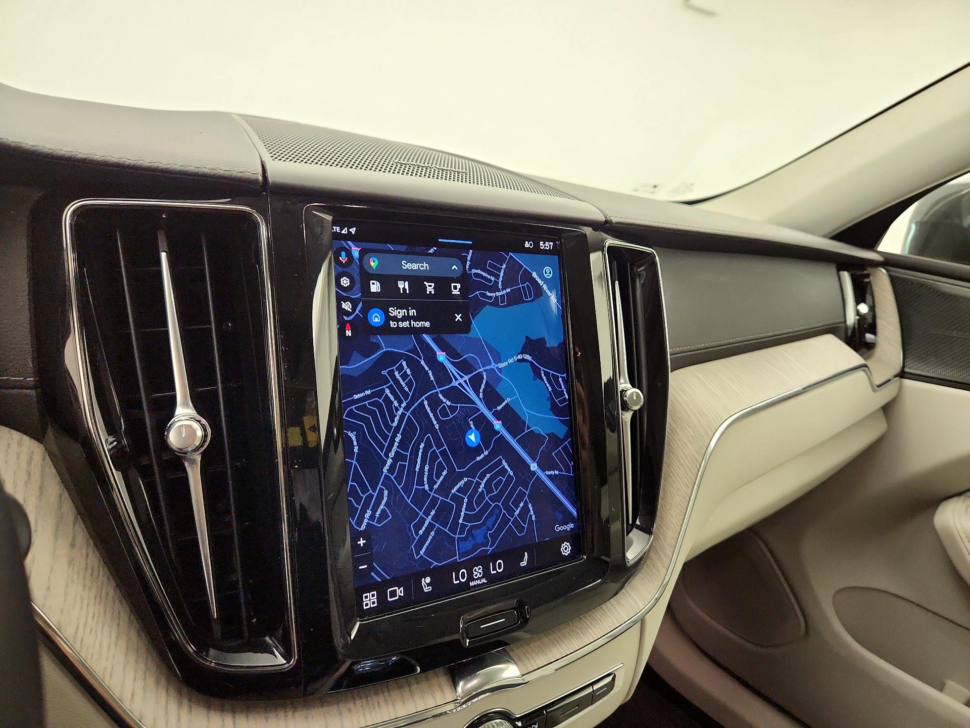 Thumbnail: 2022 Volvo XC60 - 14
