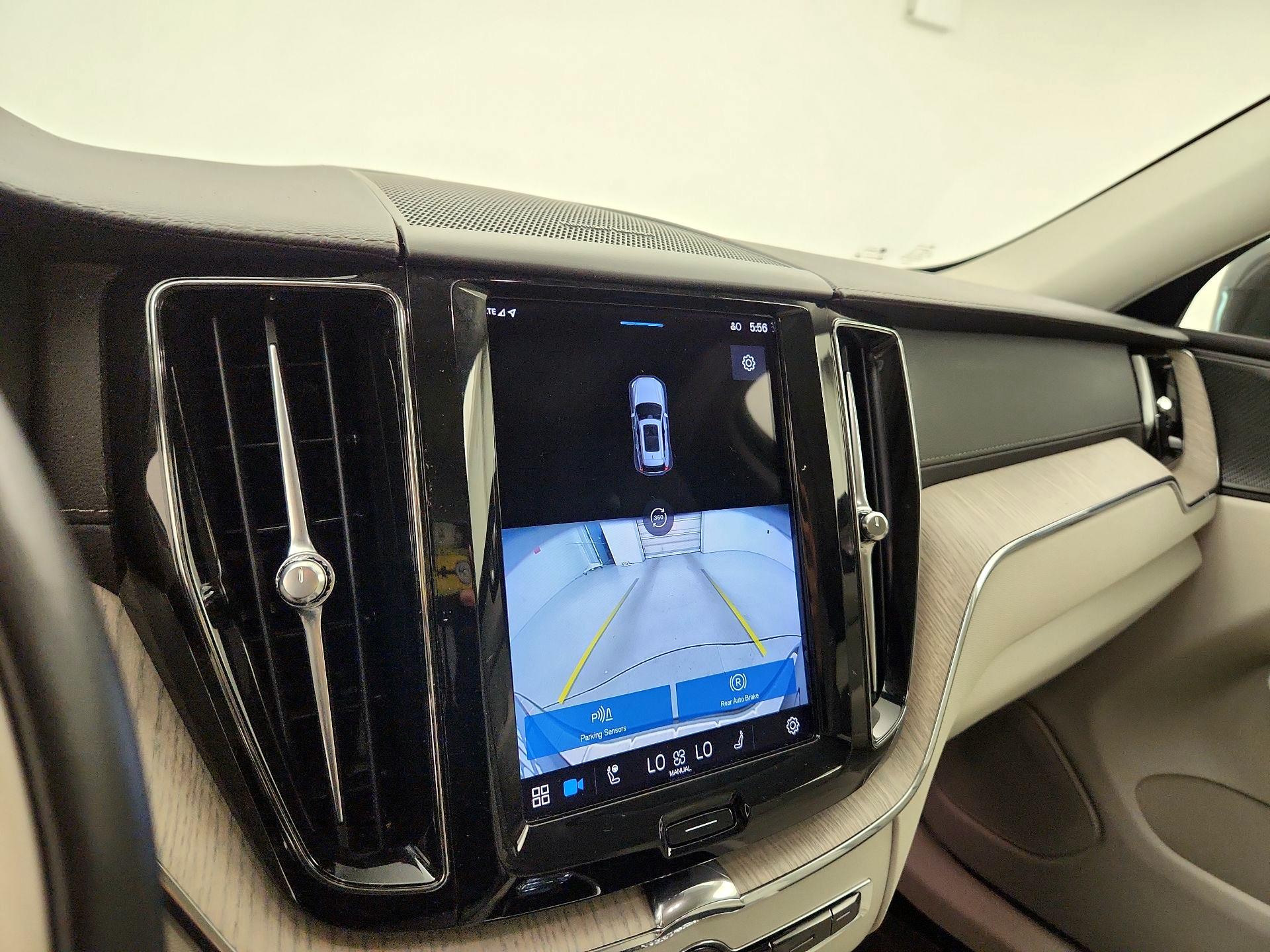 Thumbnail: 2022 Volvo XC60 - 15
