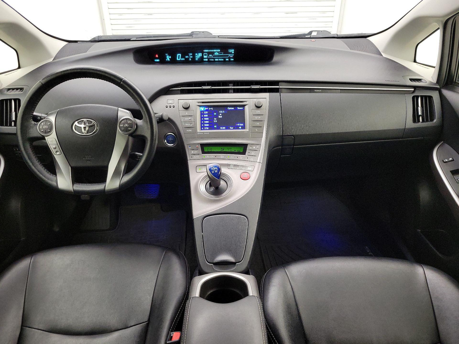 Thumbnail: 2015 Toyota Prius - 9