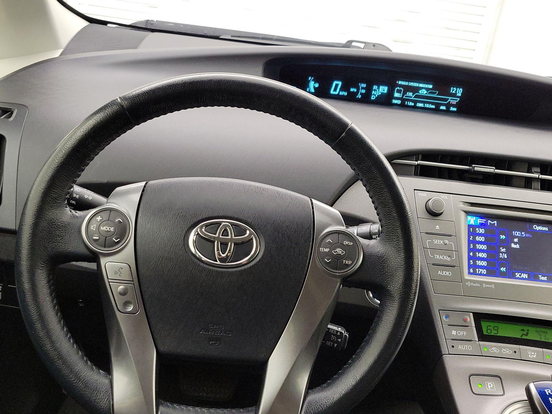 Thumbnail: 2015 Toyota Prius - 10