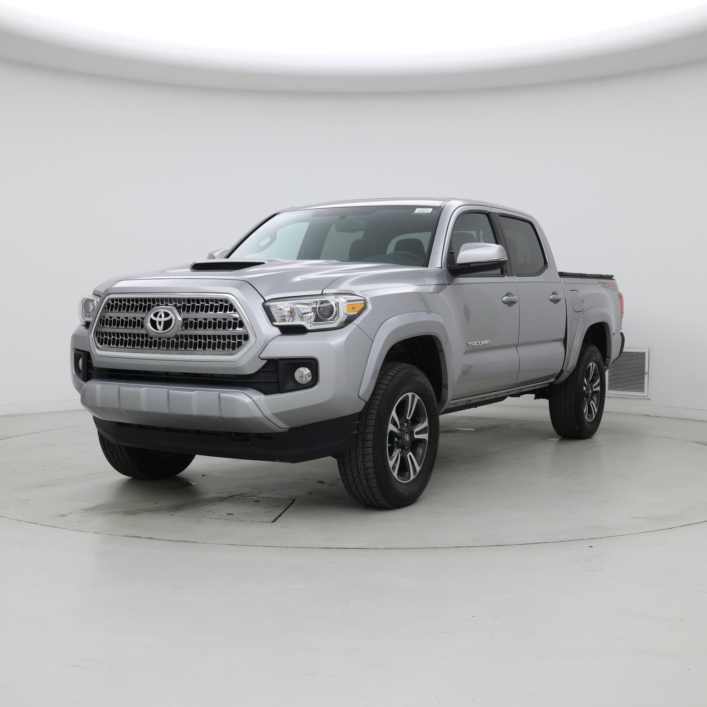 Thumbnail: 2016 Toyota Tacoma - 4