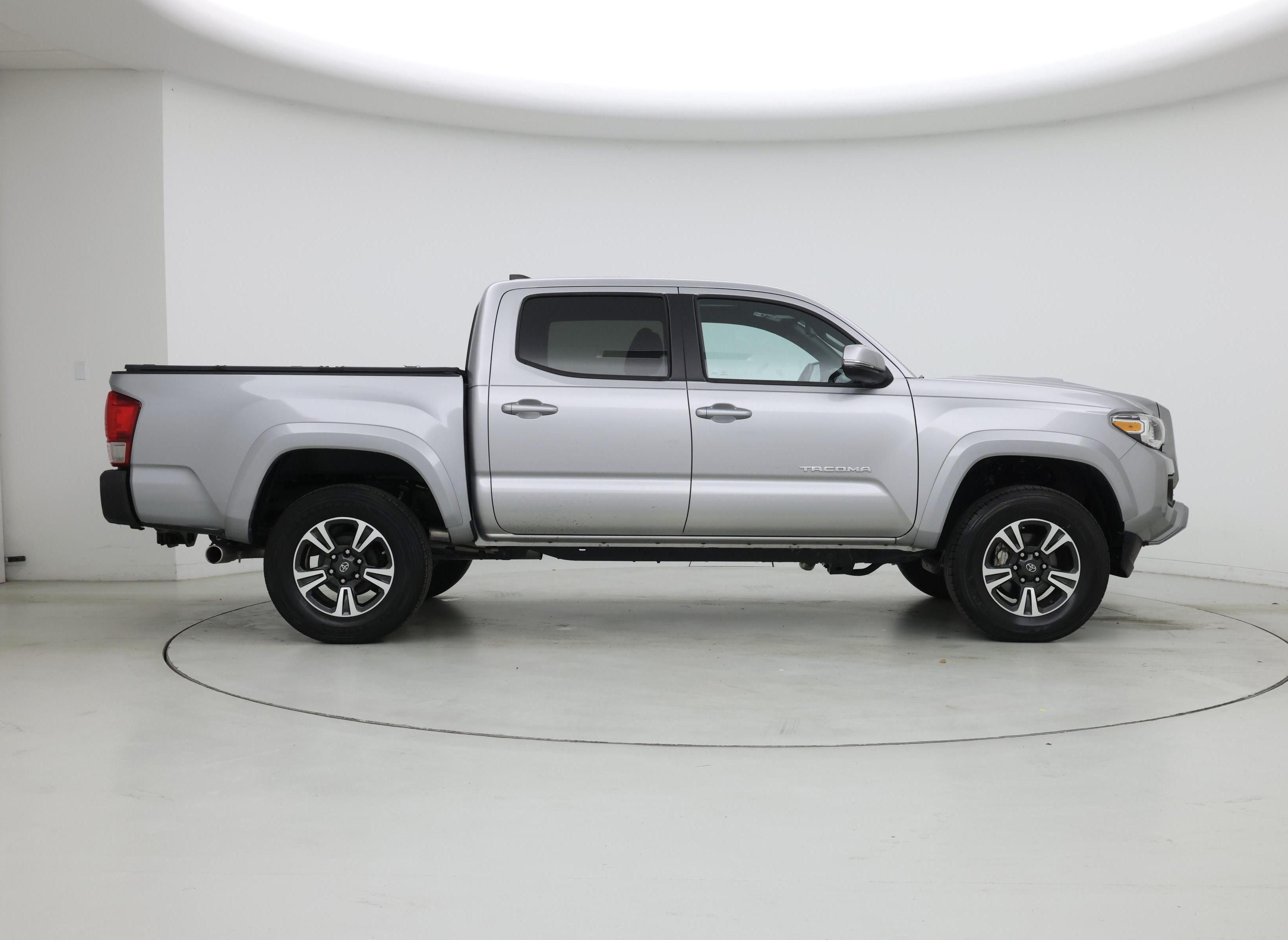 Thumbnail: 2016 Toyota Tacoma - 7
