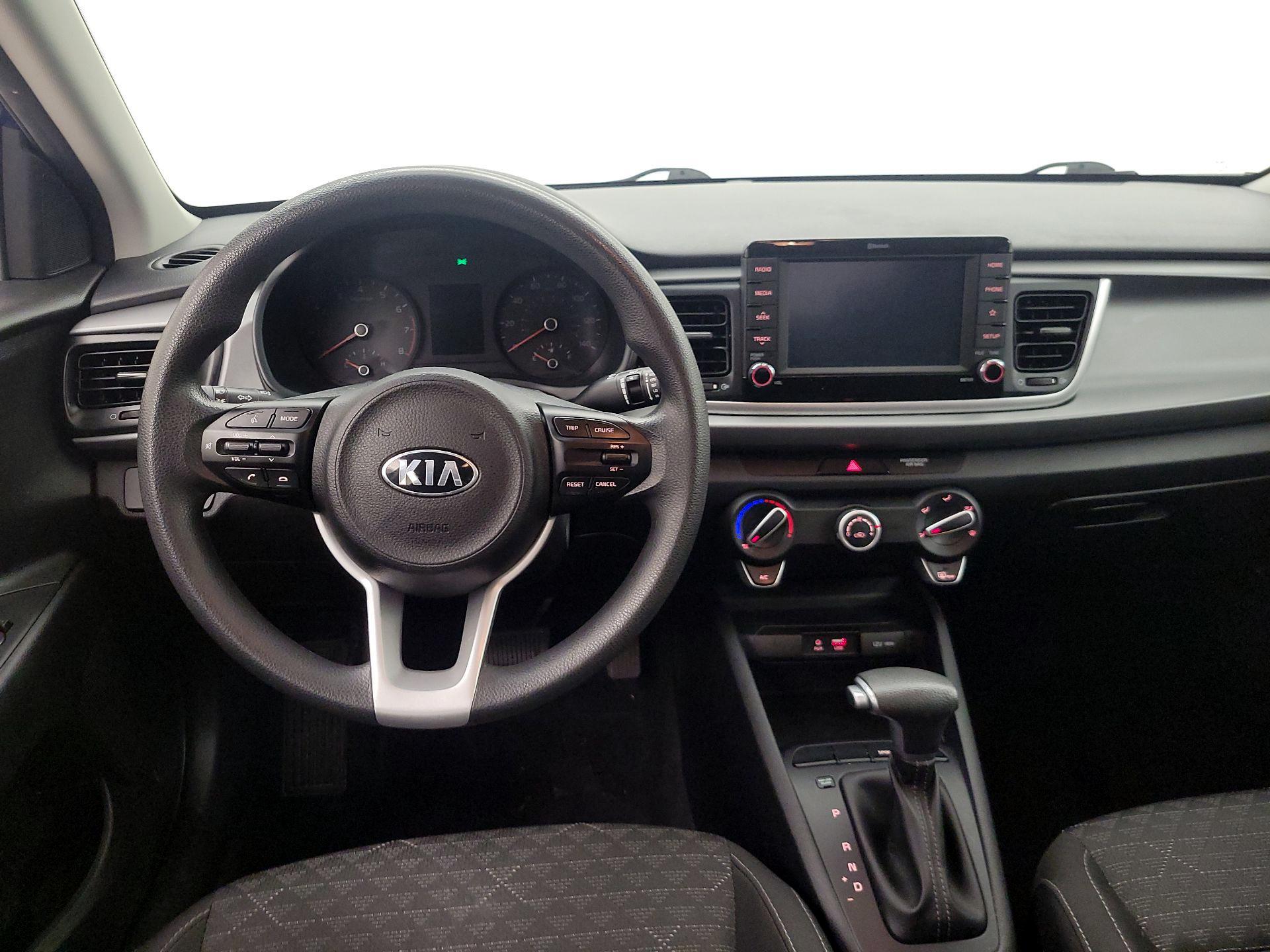 Thumbnail: 2020 Kia Rio - 10