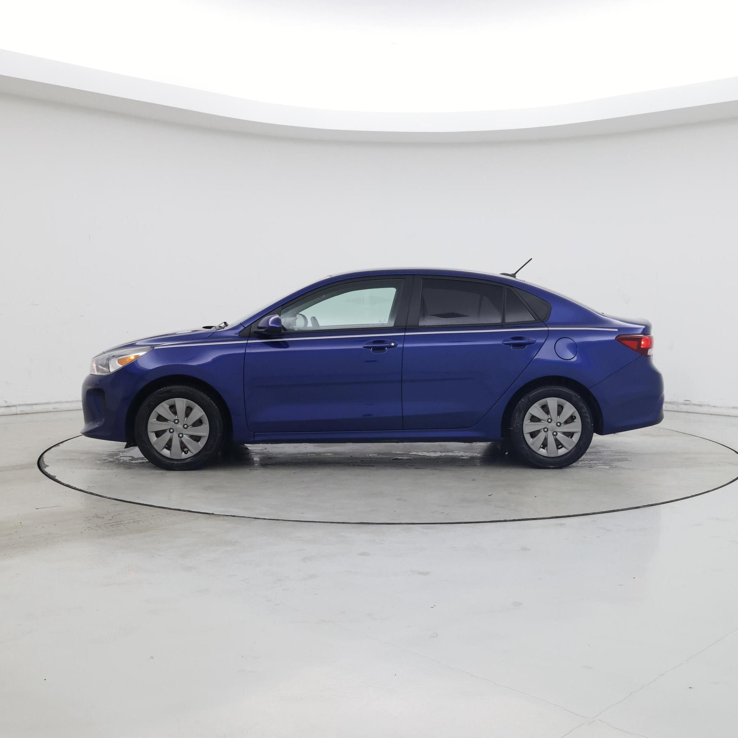 Thumbnail: 2020 Kia Rio - 3