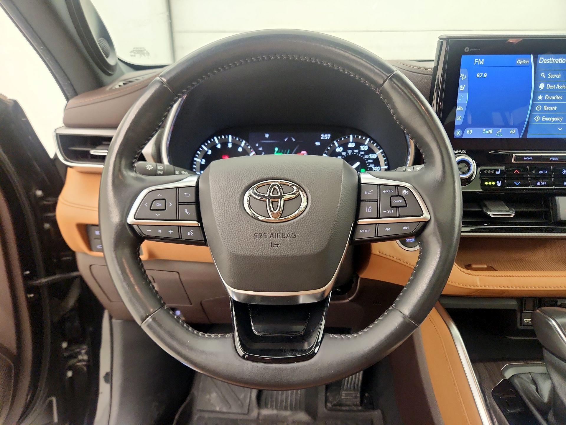 Thumbnail: 2020 Toyota Highlander - 10