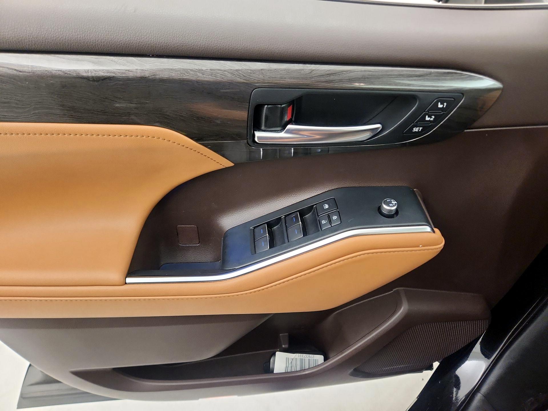 Thumbnail: 2020 Toyota Highlander - 12