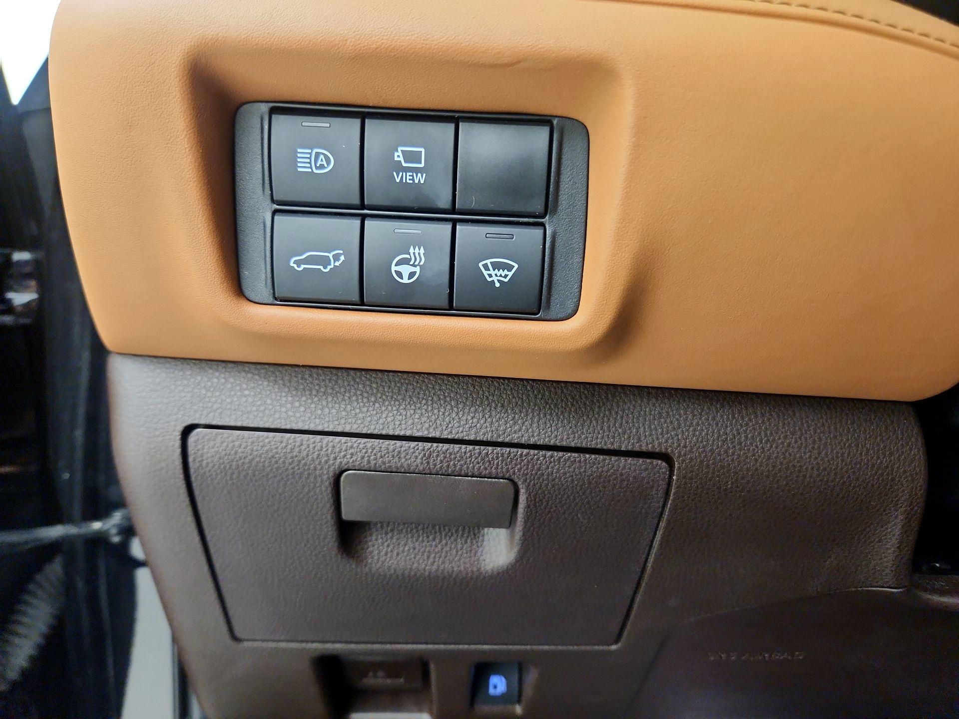 Thumbnail: 2020 Toyota Highlander - 13