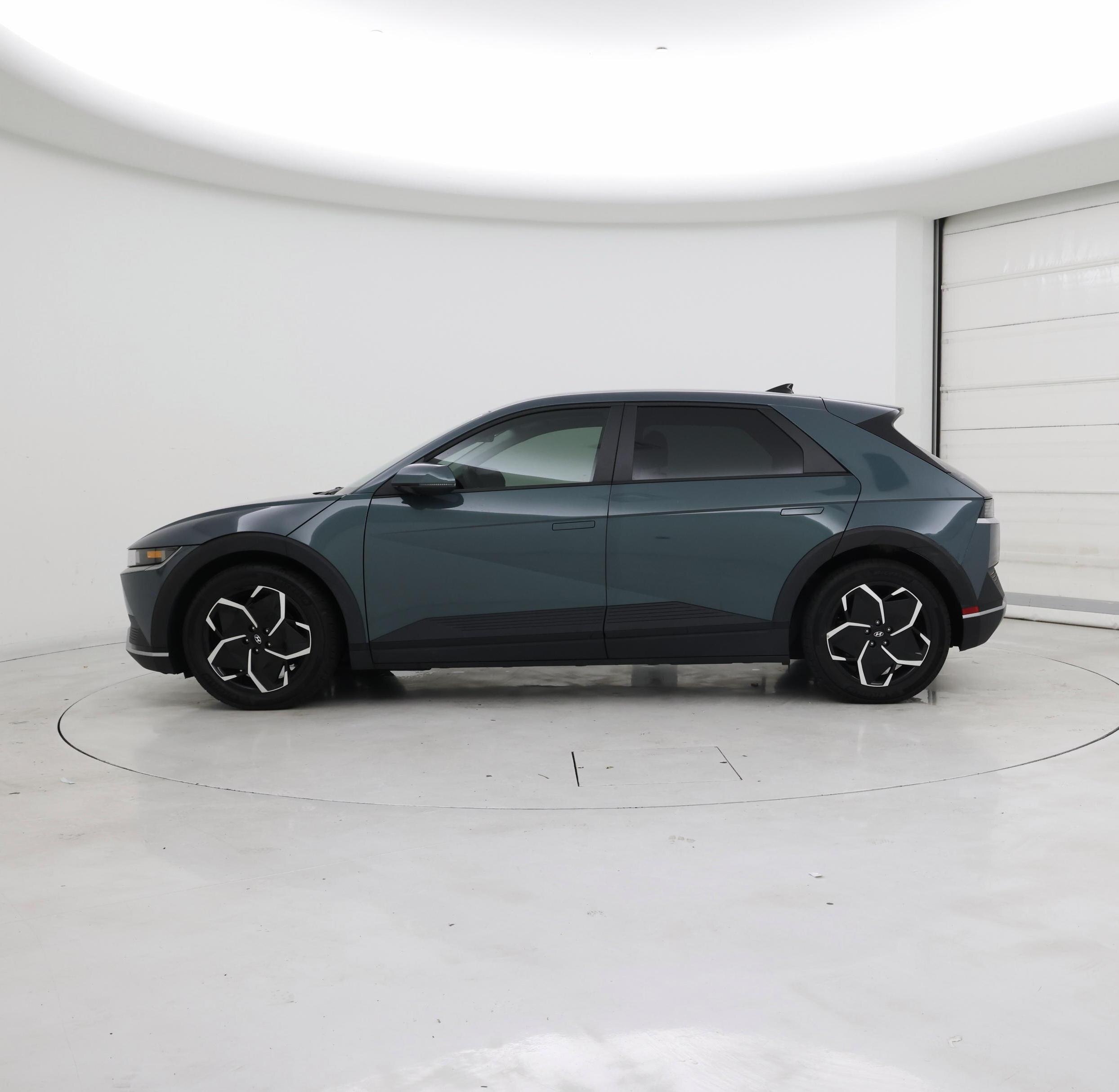 Thumbnail: 2022 Hyundai Ioniq 5 - 3
