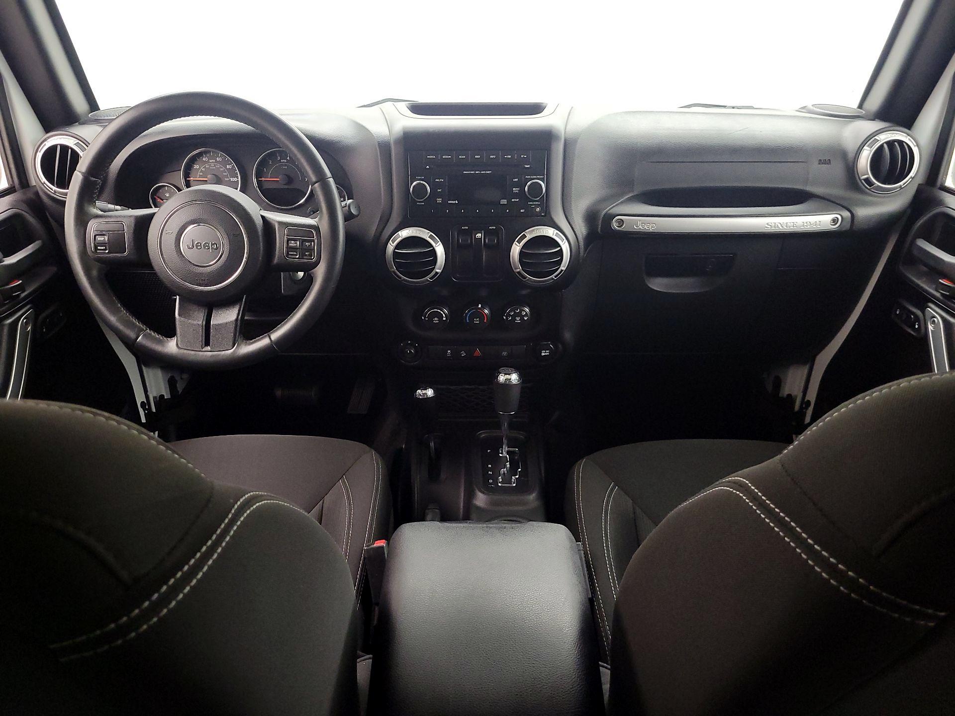 Thumbnail: 2015 Jeep Wrangler - 9