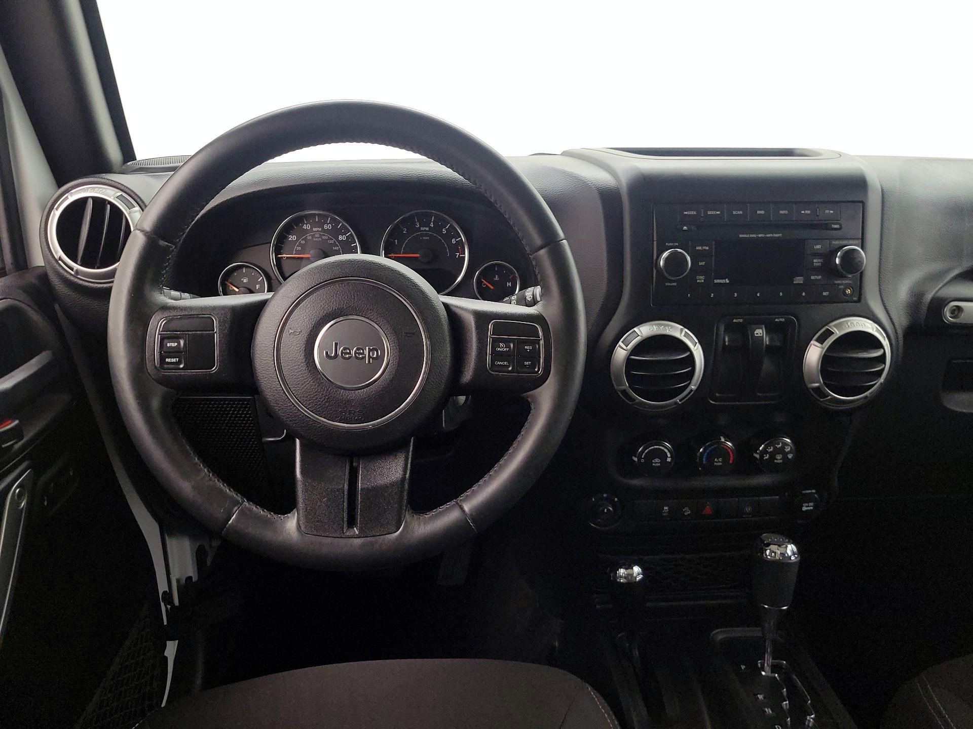 Thumbnail: 2015 Jeep Wrangler - 10