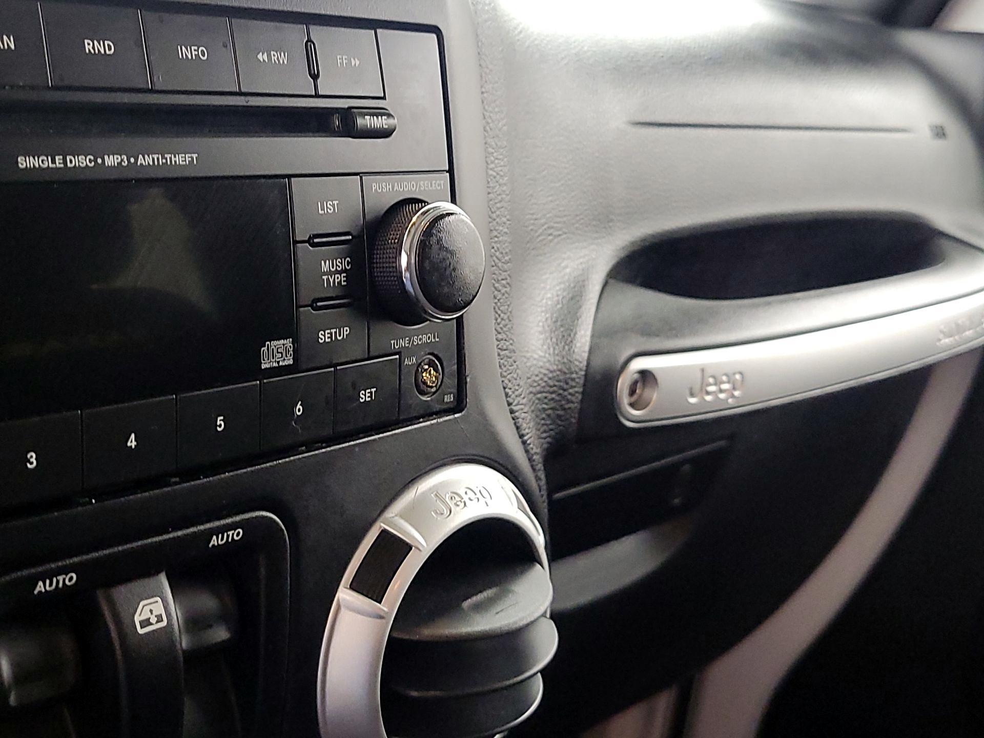 Thumbnail: 2015 Jeep Wrangler - 16