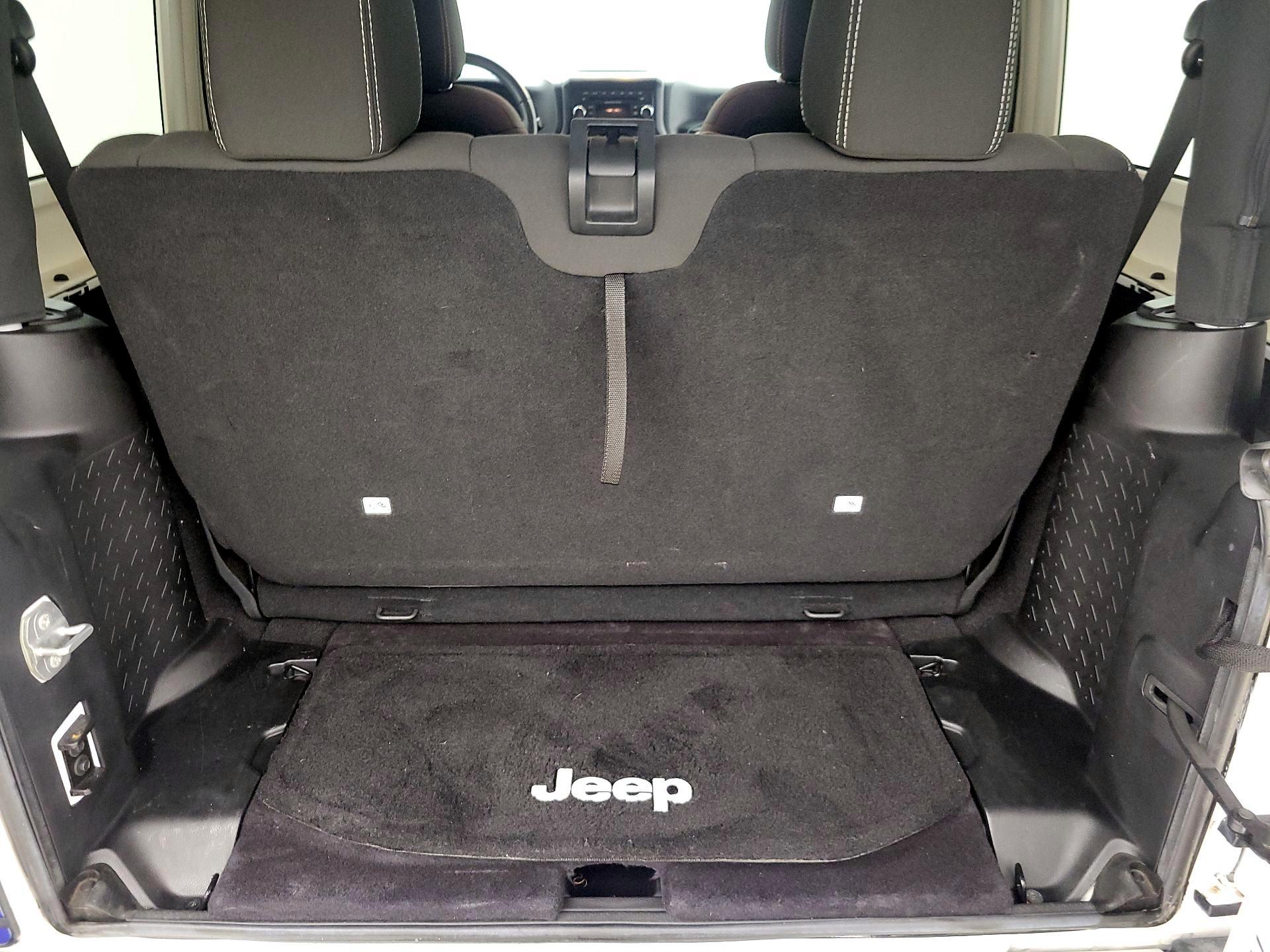 Thumbnail: 2015 Jeep Wrangler - 18