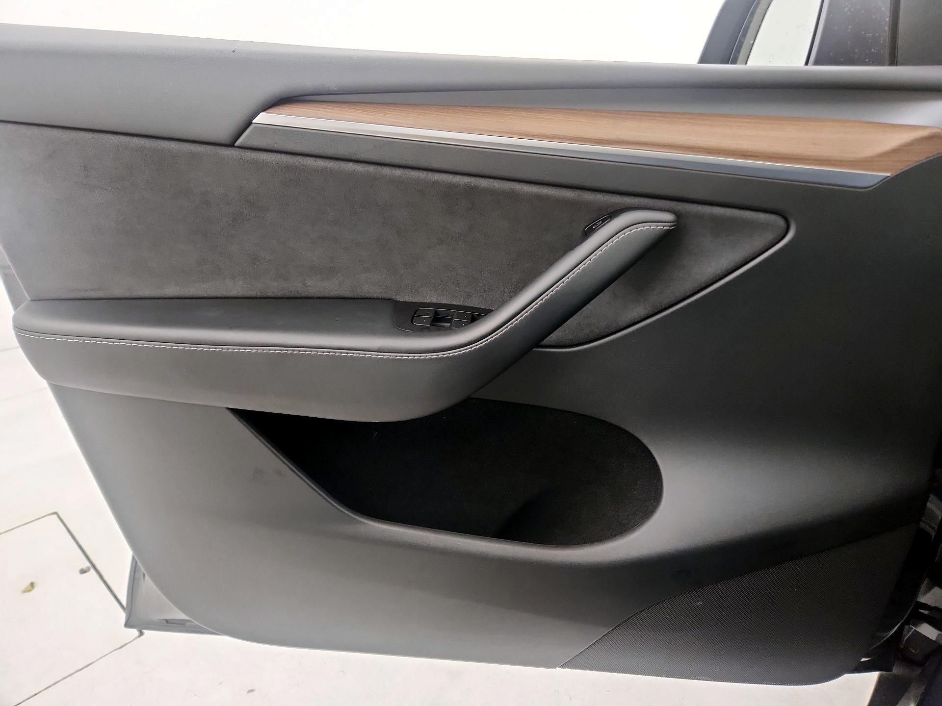 Thumbnail: 2023 Tesla Model Y - 12