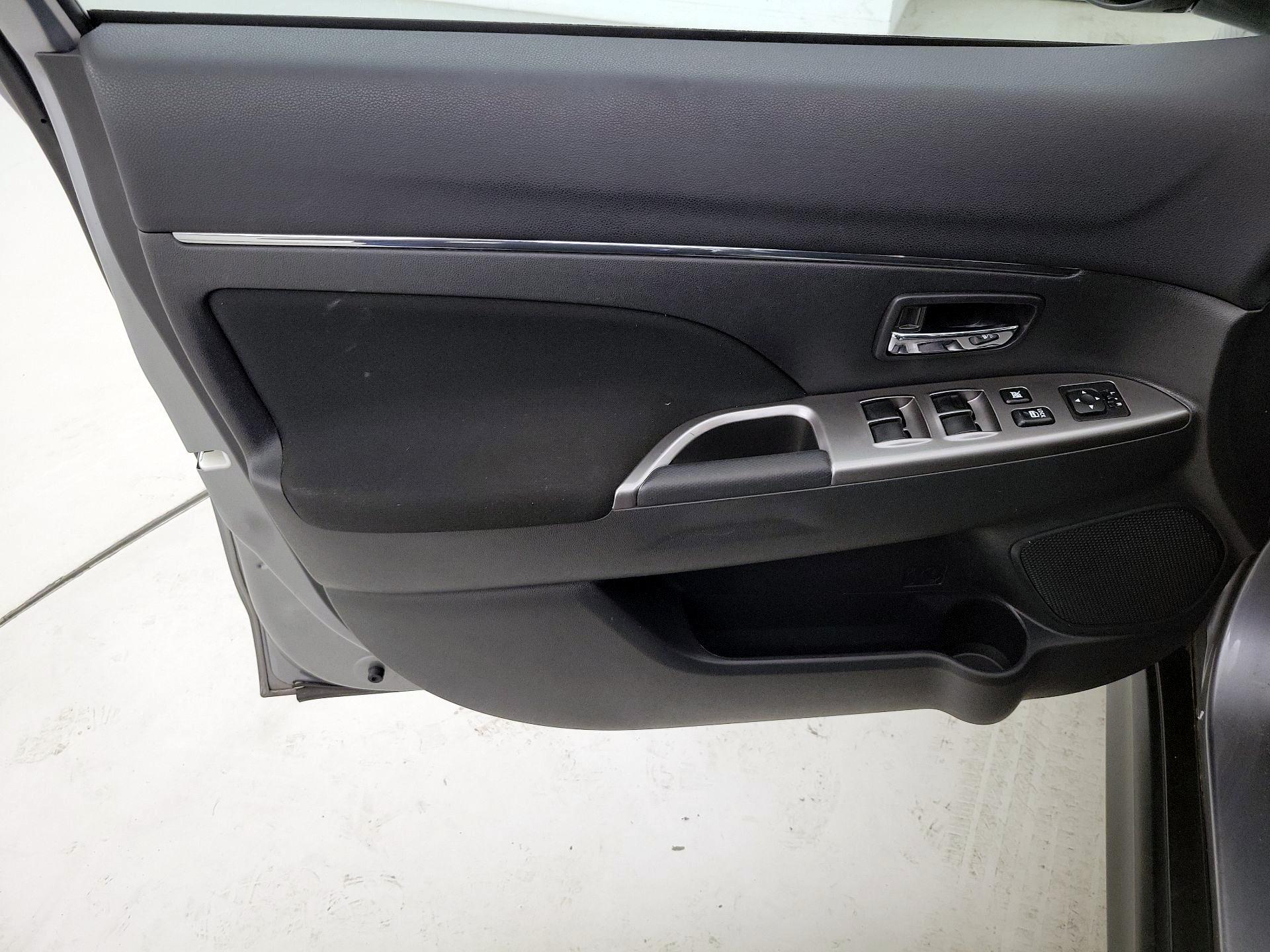 Thumbnail: 2019 Mitsubishi Outlander Sport - 12