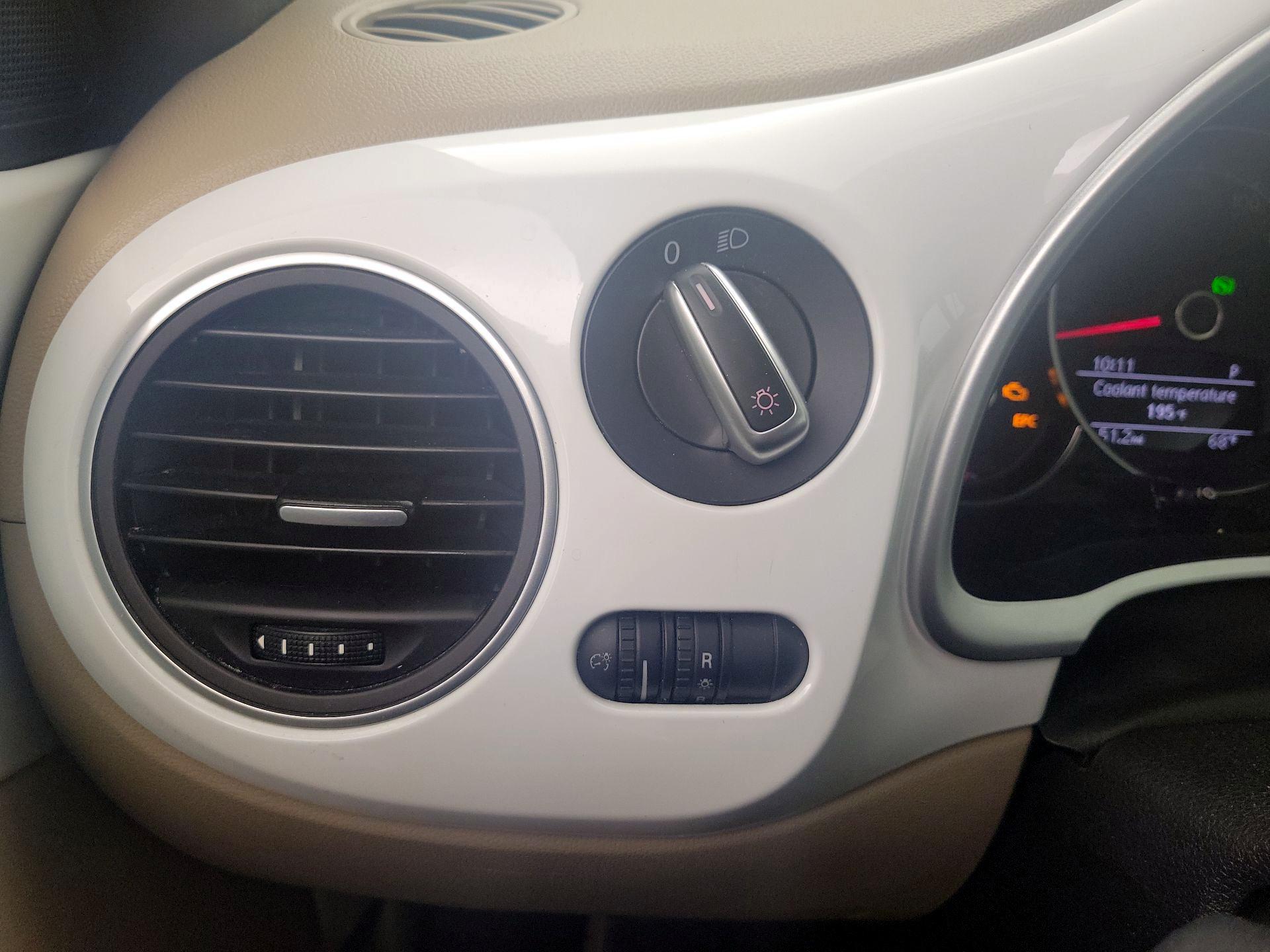 Thumbnail: 2018 Volkswagen Beetle - 13