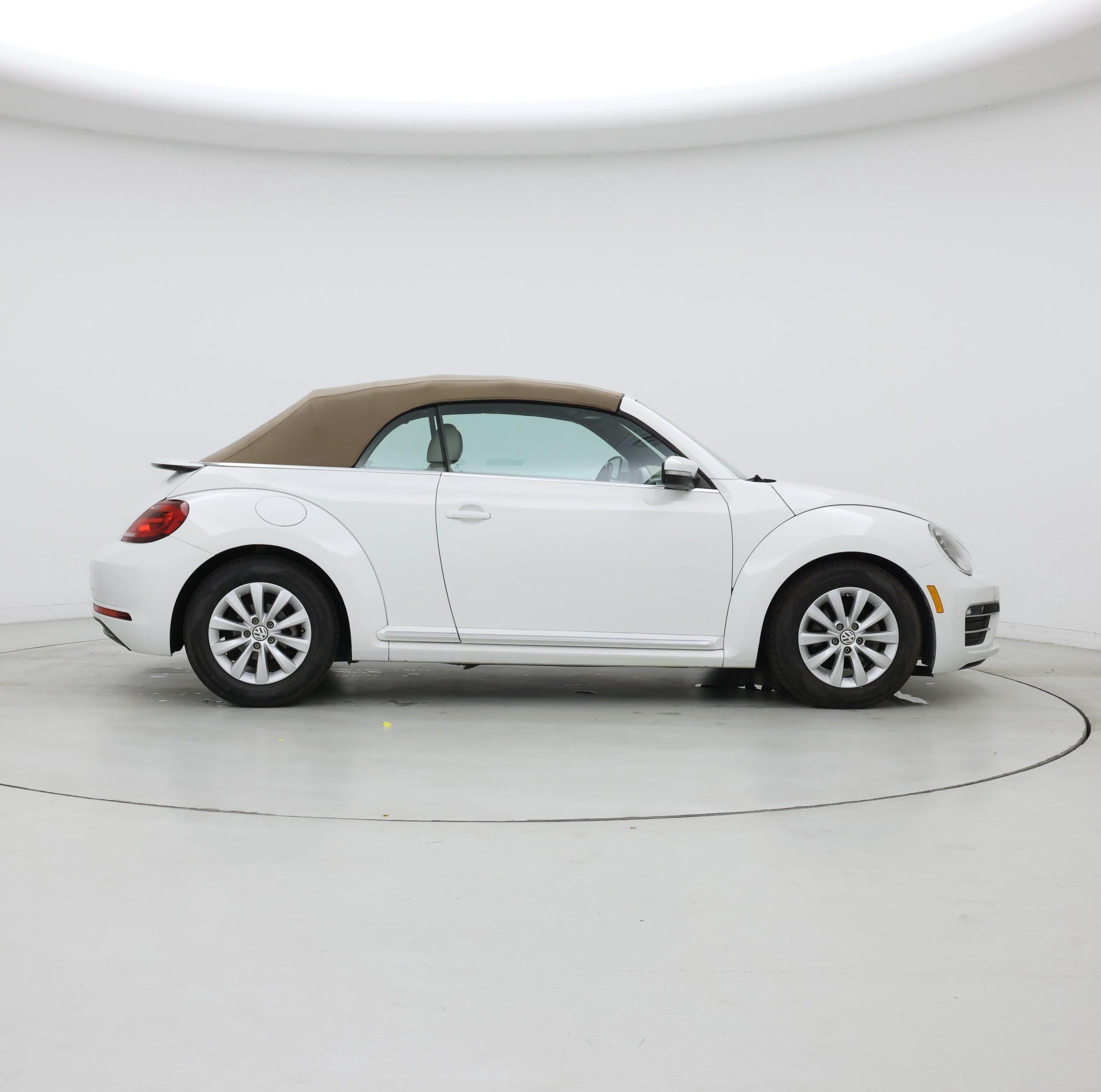 Thumbnail: 2018 Volkswagen Beetle - 7