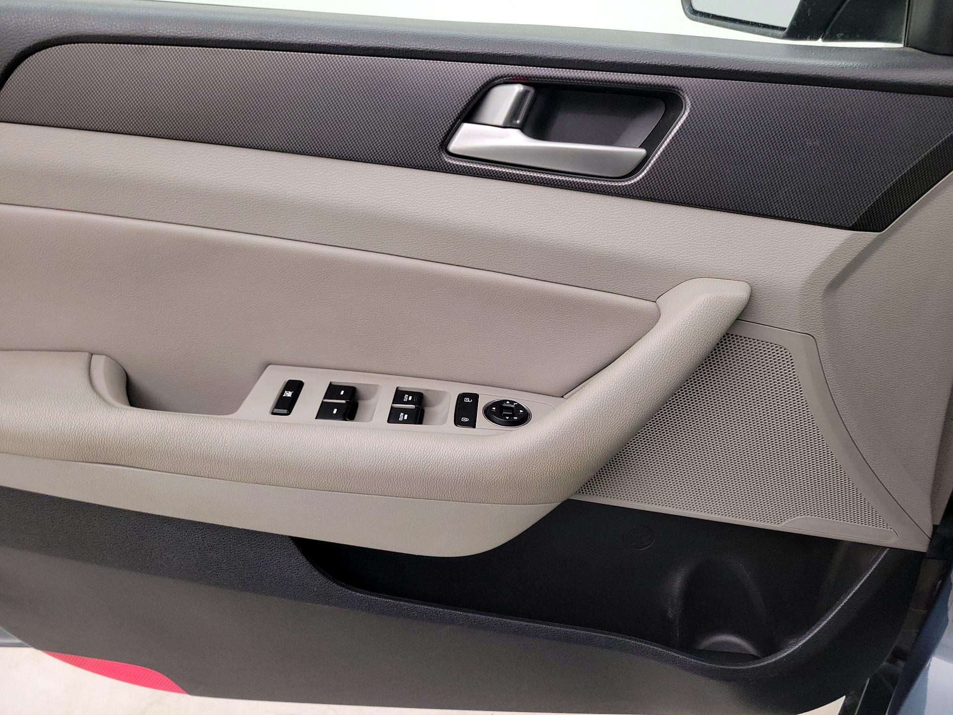 Thumbnail: 2016 Hyundai Sonata - 12