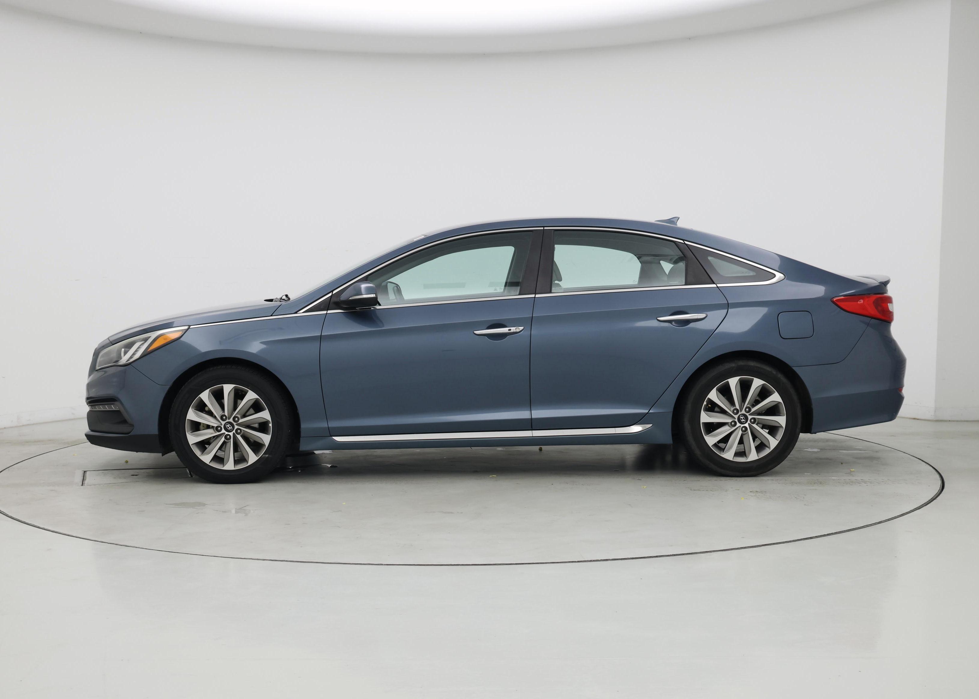 Thumbnail: 2016 Hyundai Sonata - 3