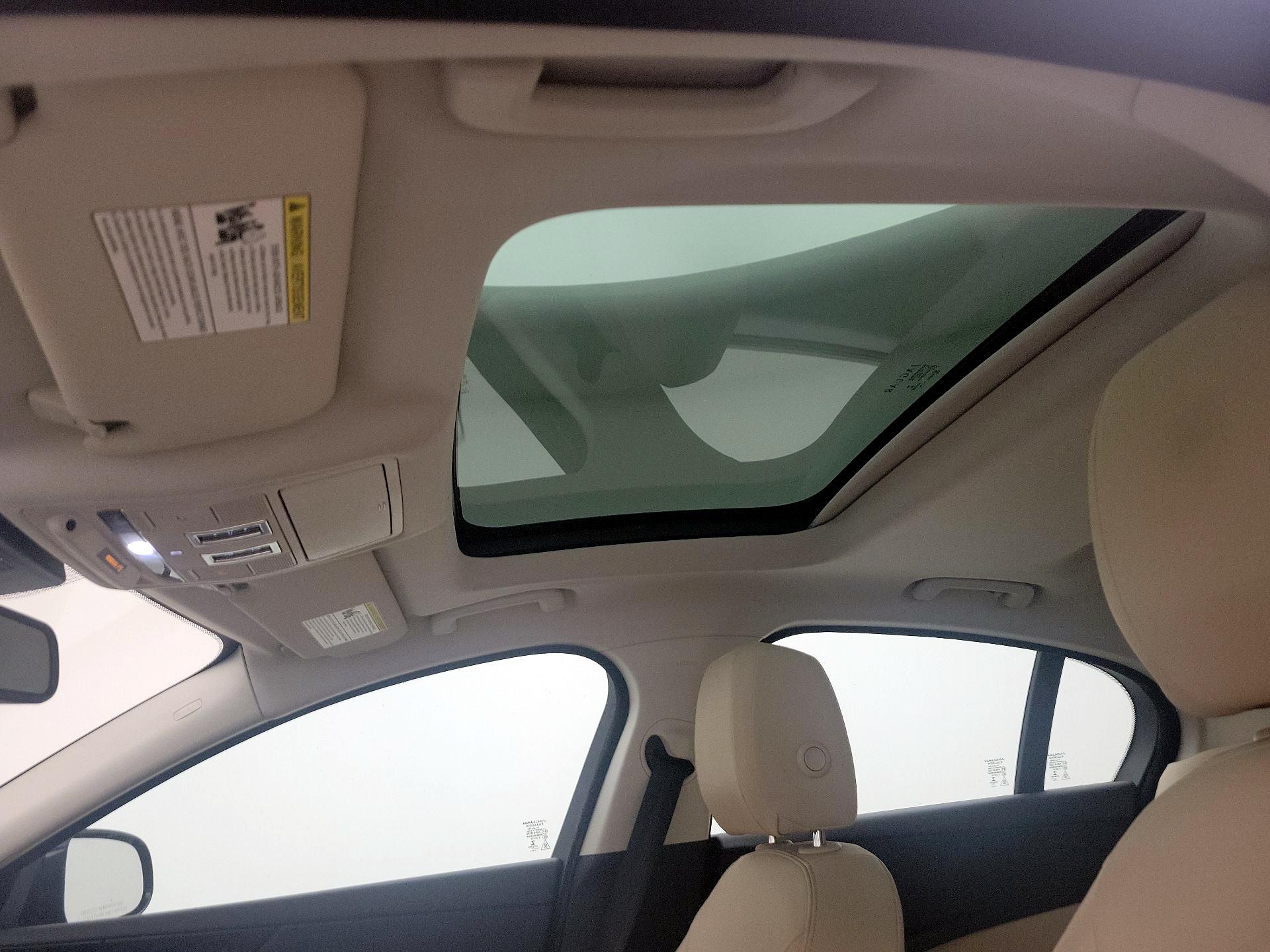 Thumbnail: 2017 Jaguar XE - 18