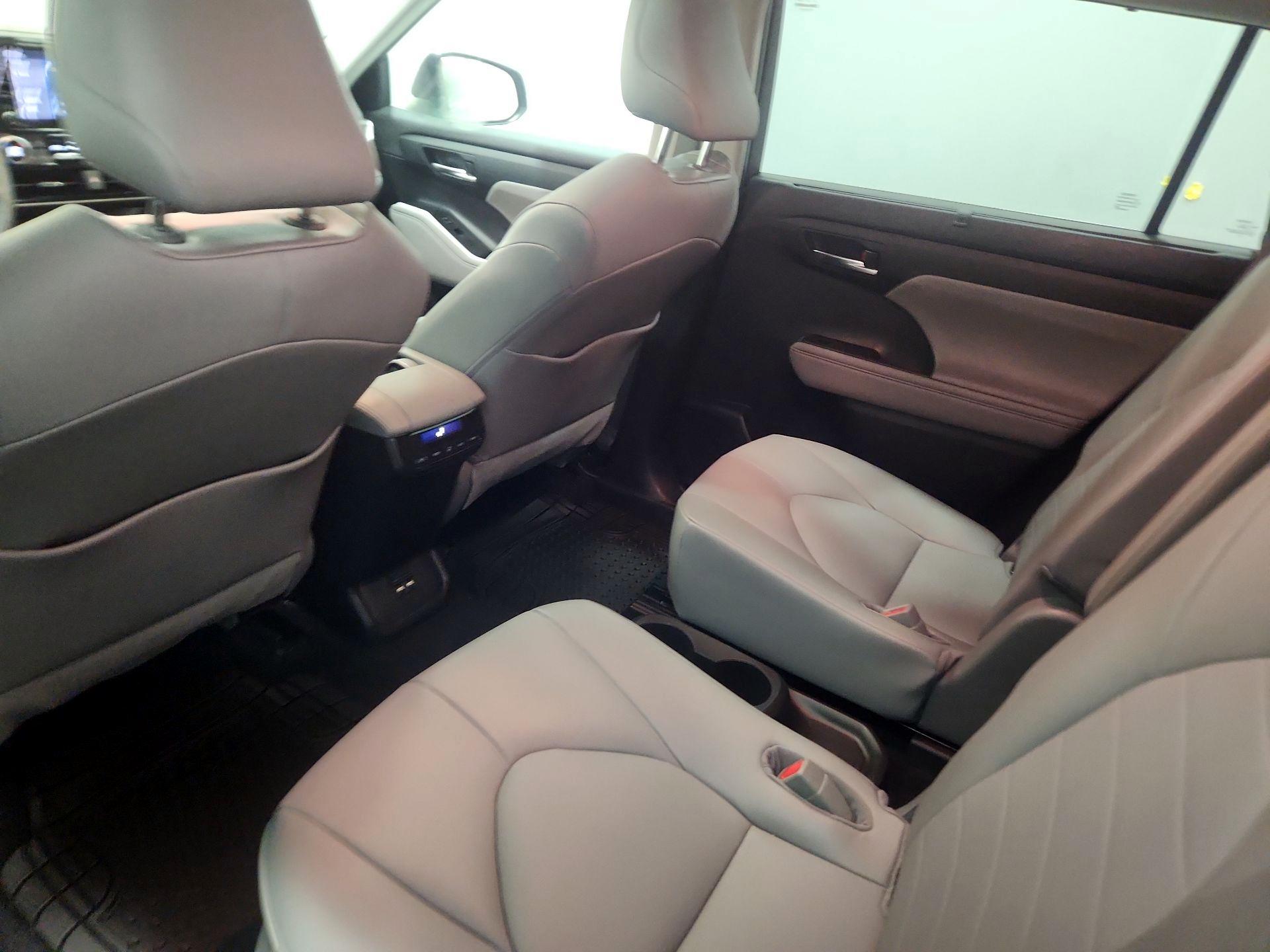 Thumbnail: 2021 Toyota Highlander - 19