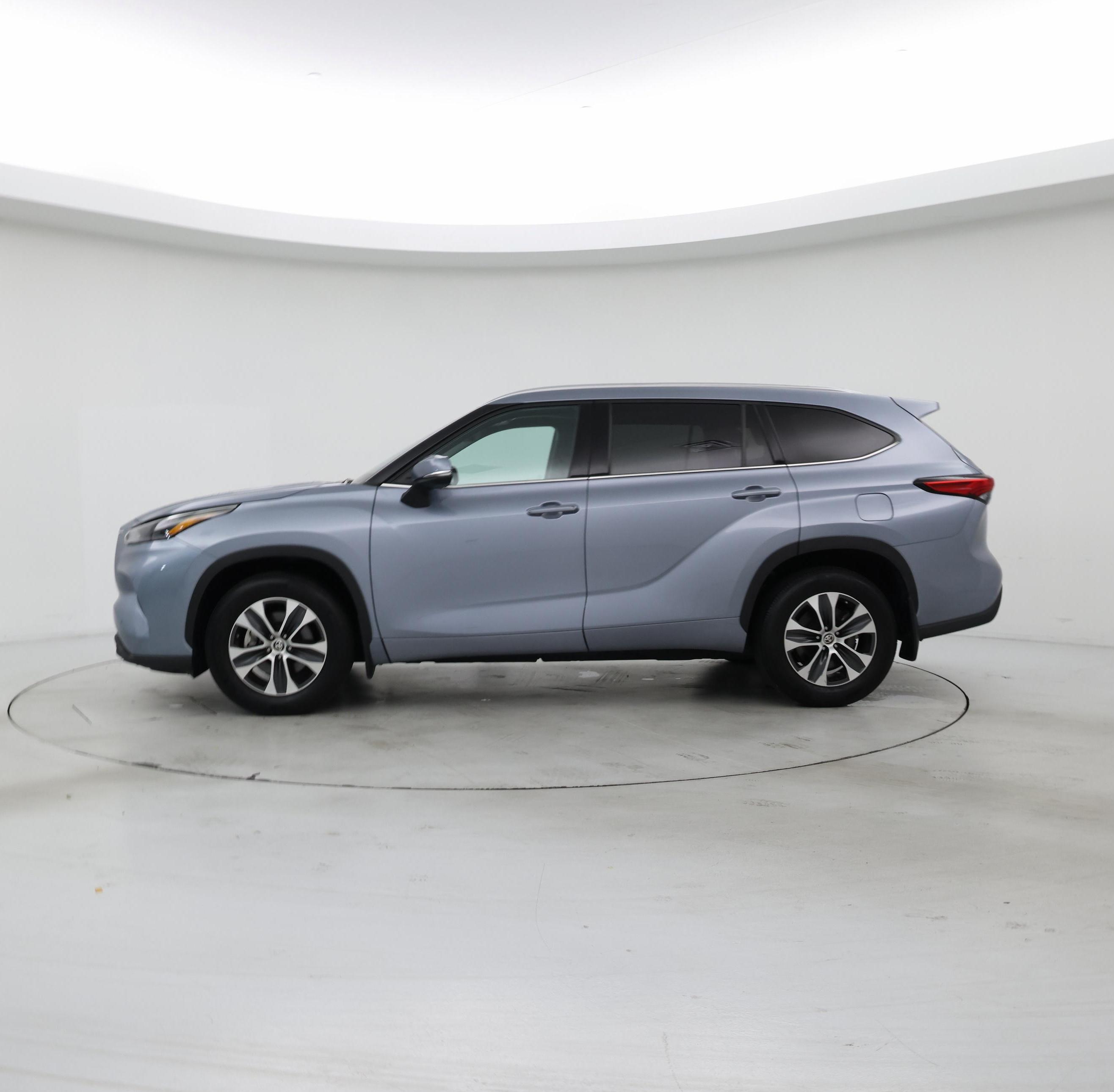 Thumbnail: 2021 Toyota Highlander - 3