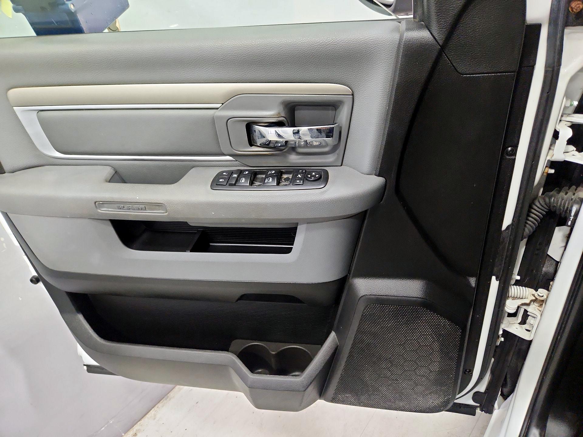 Thumbnail: 2019 RAM 1500 Classic - 12