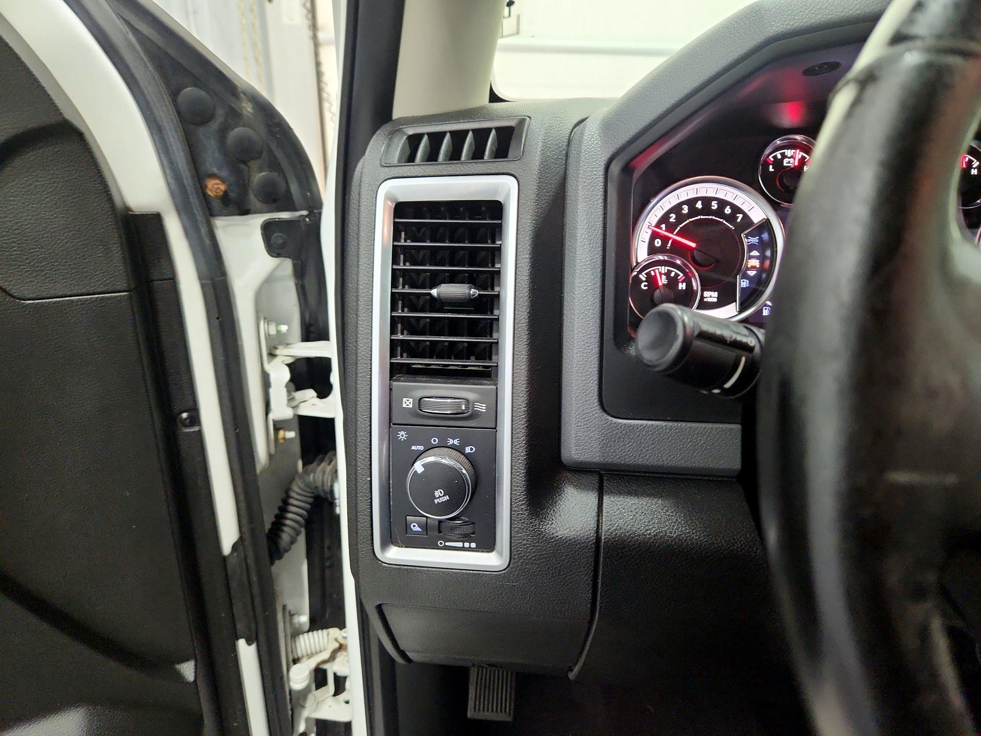 Thumbnail: 2019 RAM 1500 Classic - 13