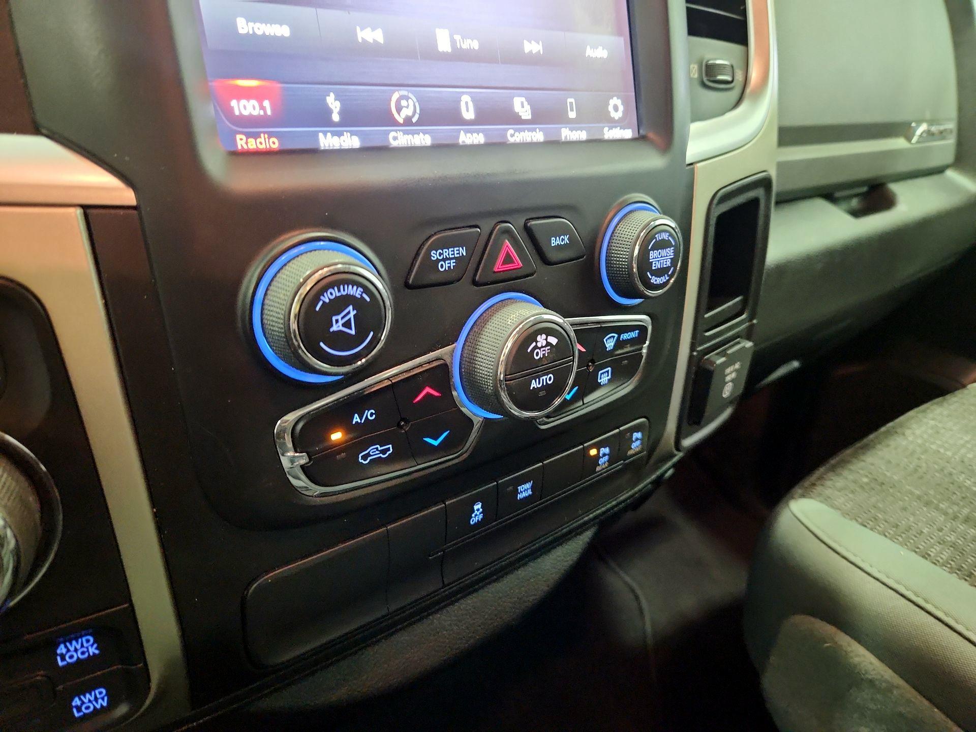 Thumbnail: 2019 RAM 1500 Classic - 16
