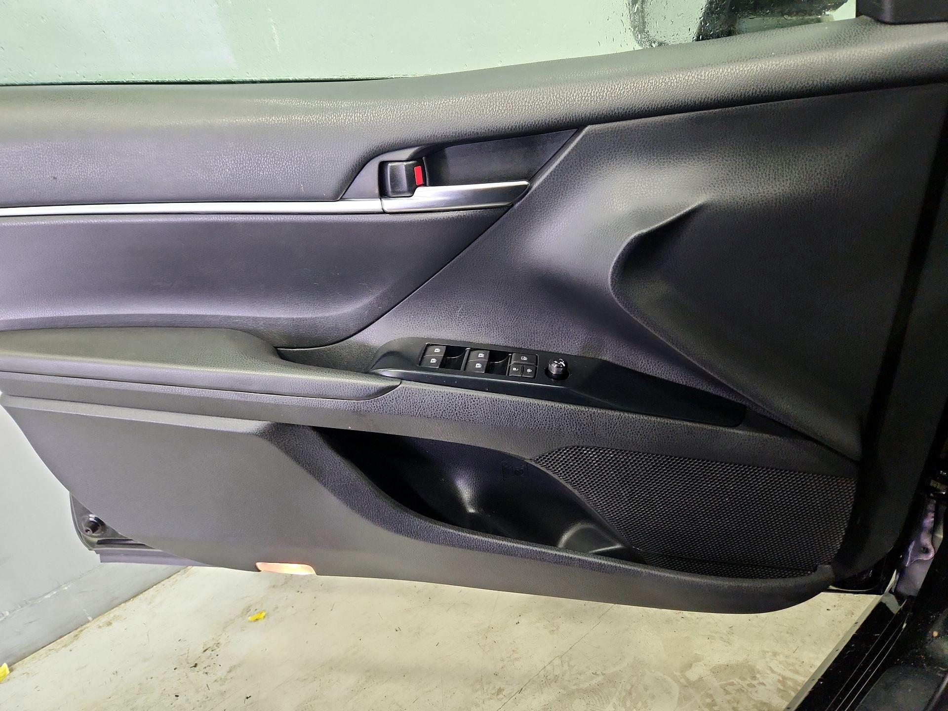 Thumbnail: 2019 Toyota Camry - 12