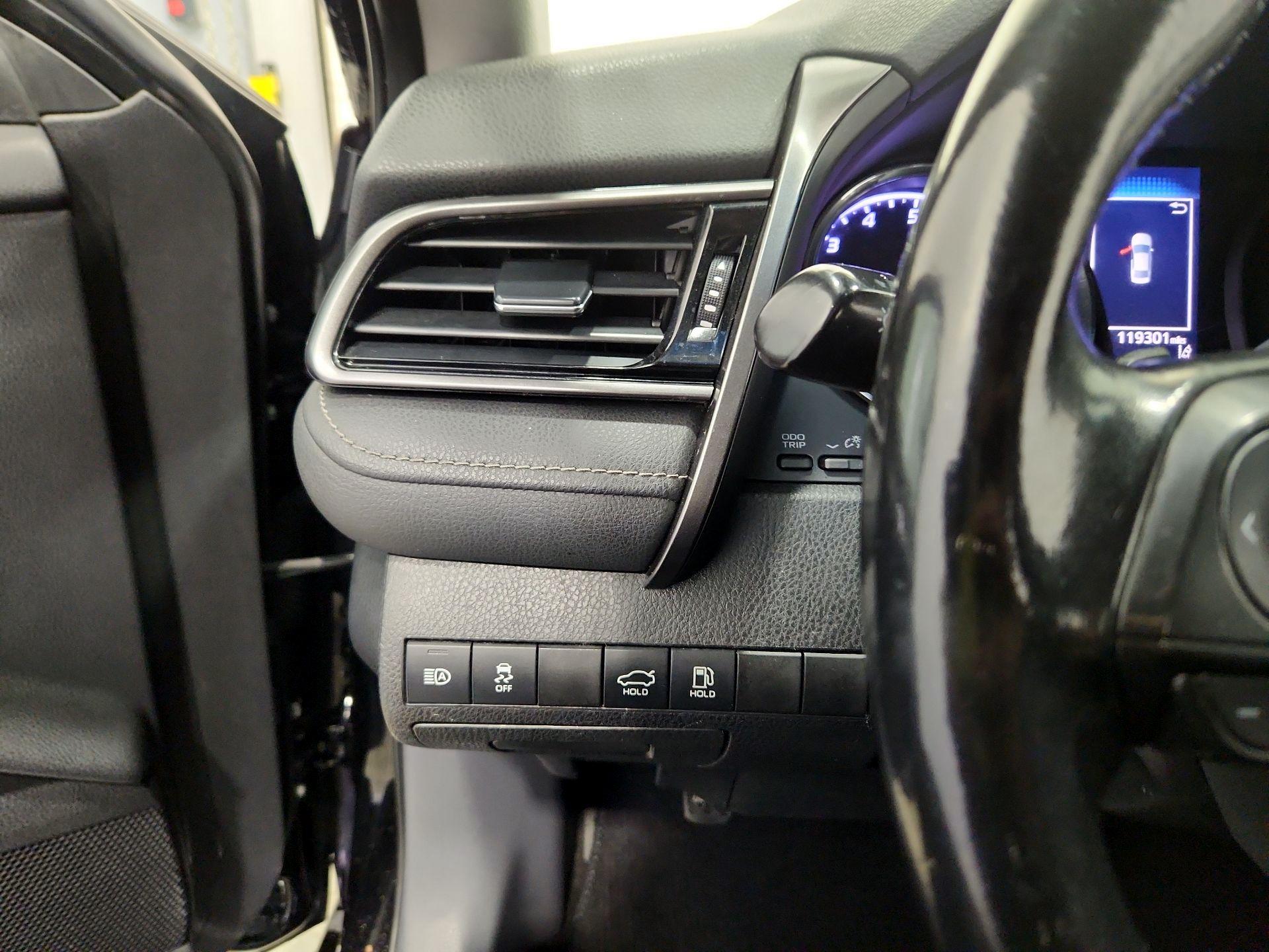 Thumbnail: 2019 Toyota Camry - 13