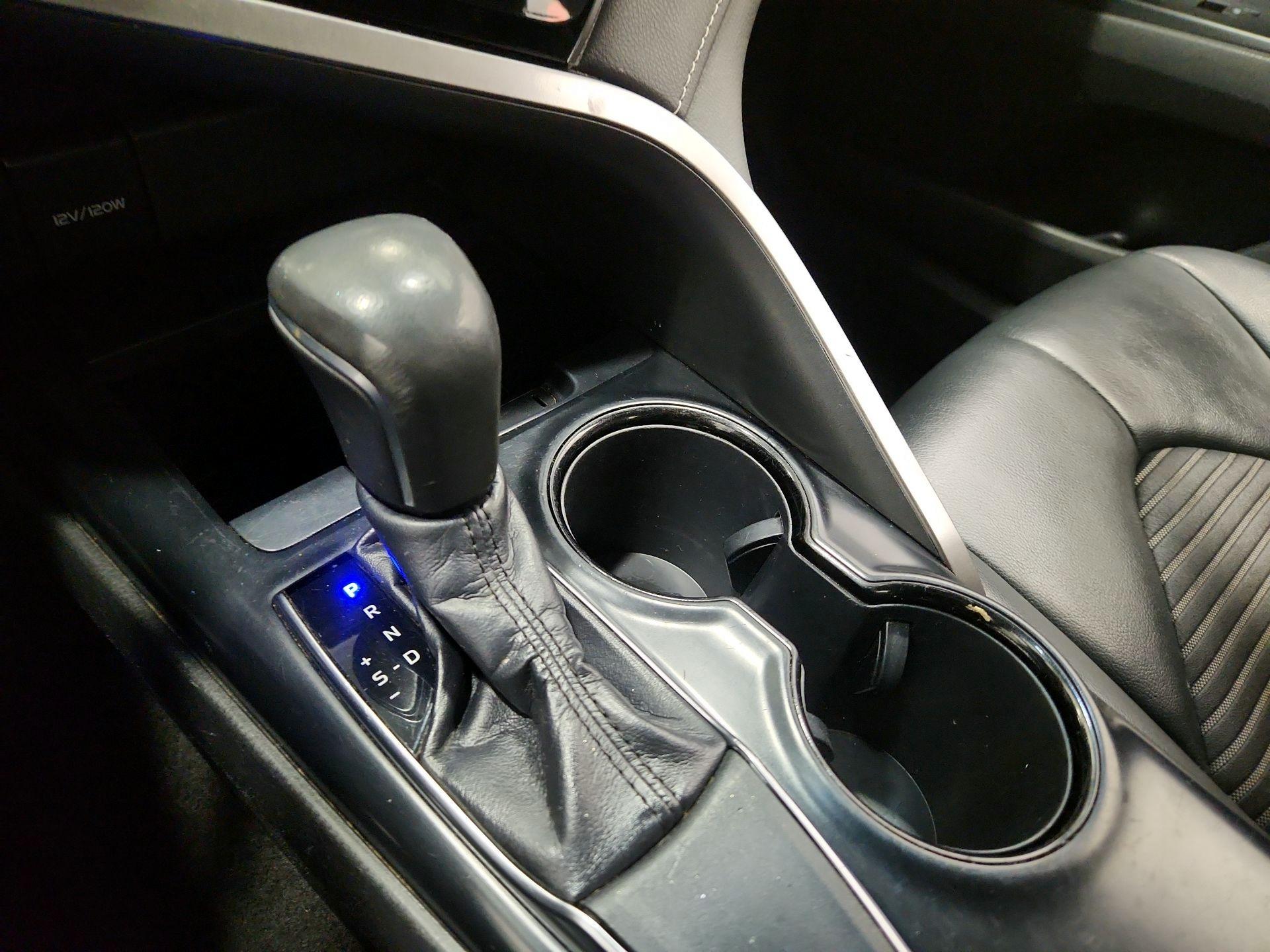 Thumbnail: 2019 Toyota Camry - 17