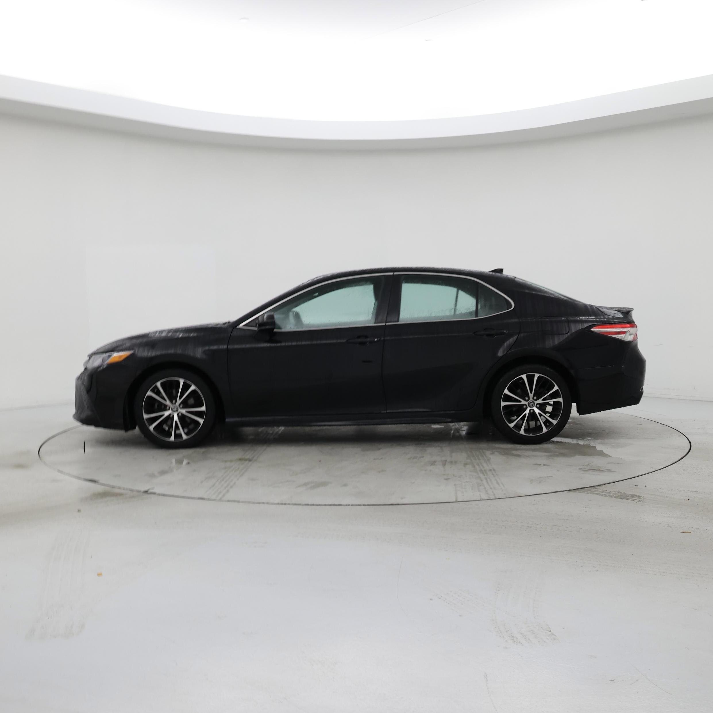 Thumbnail: 2019 Toyota Camry - 3