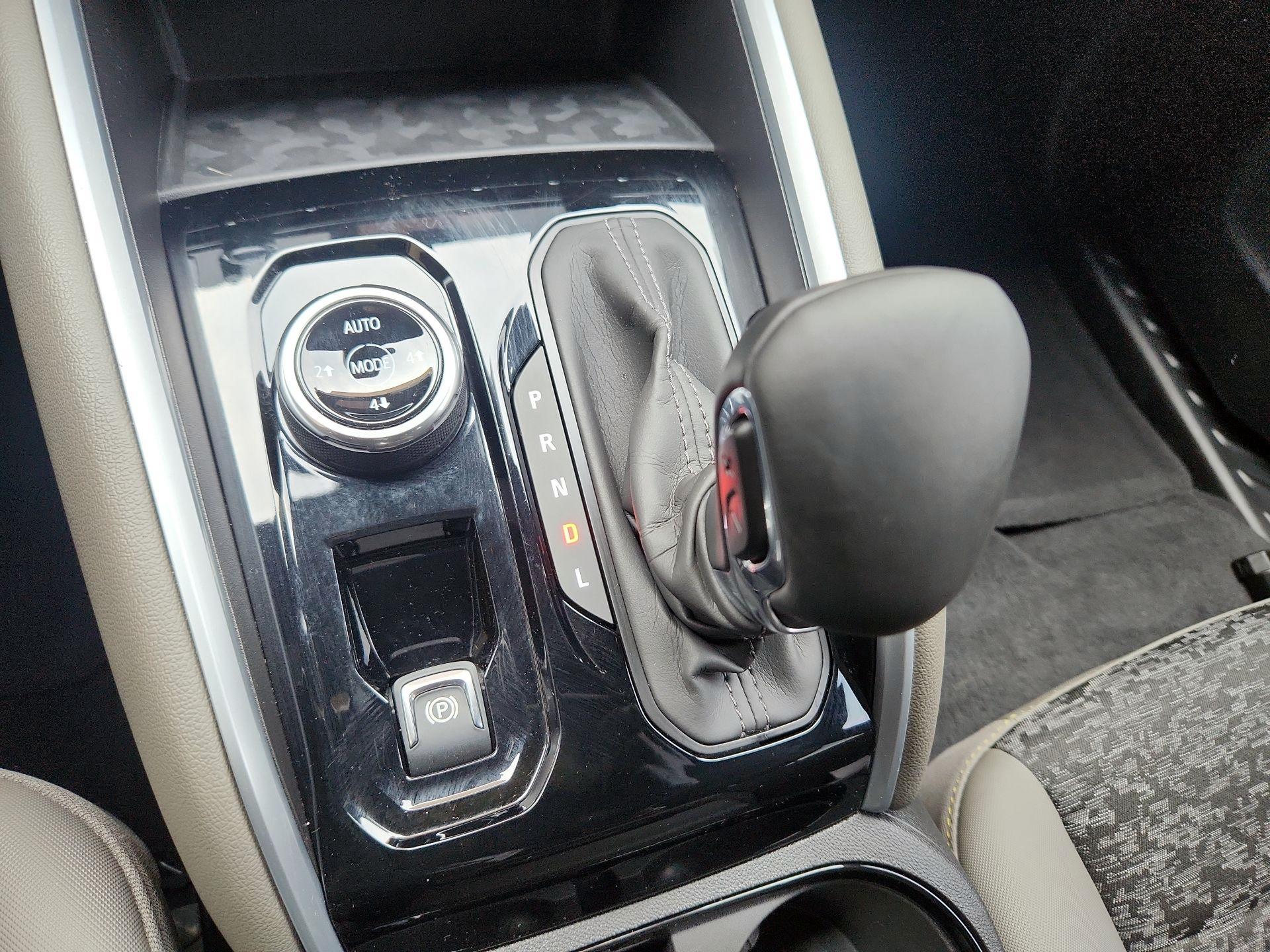 Thumbnail: 2024 Chevrolet Colorado - 17