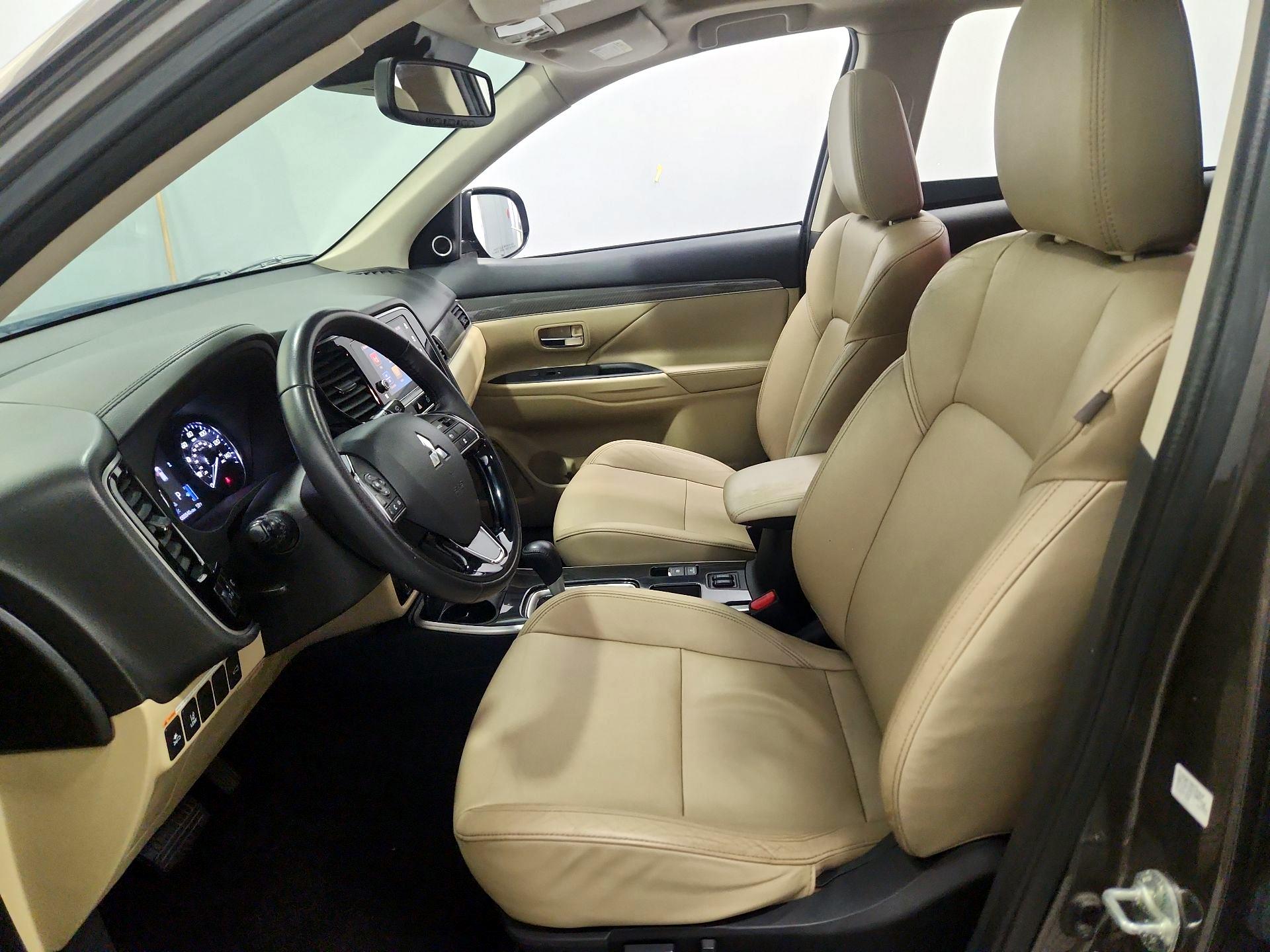 Thumbnail: 2019 Mitsubishi Outlander - 11