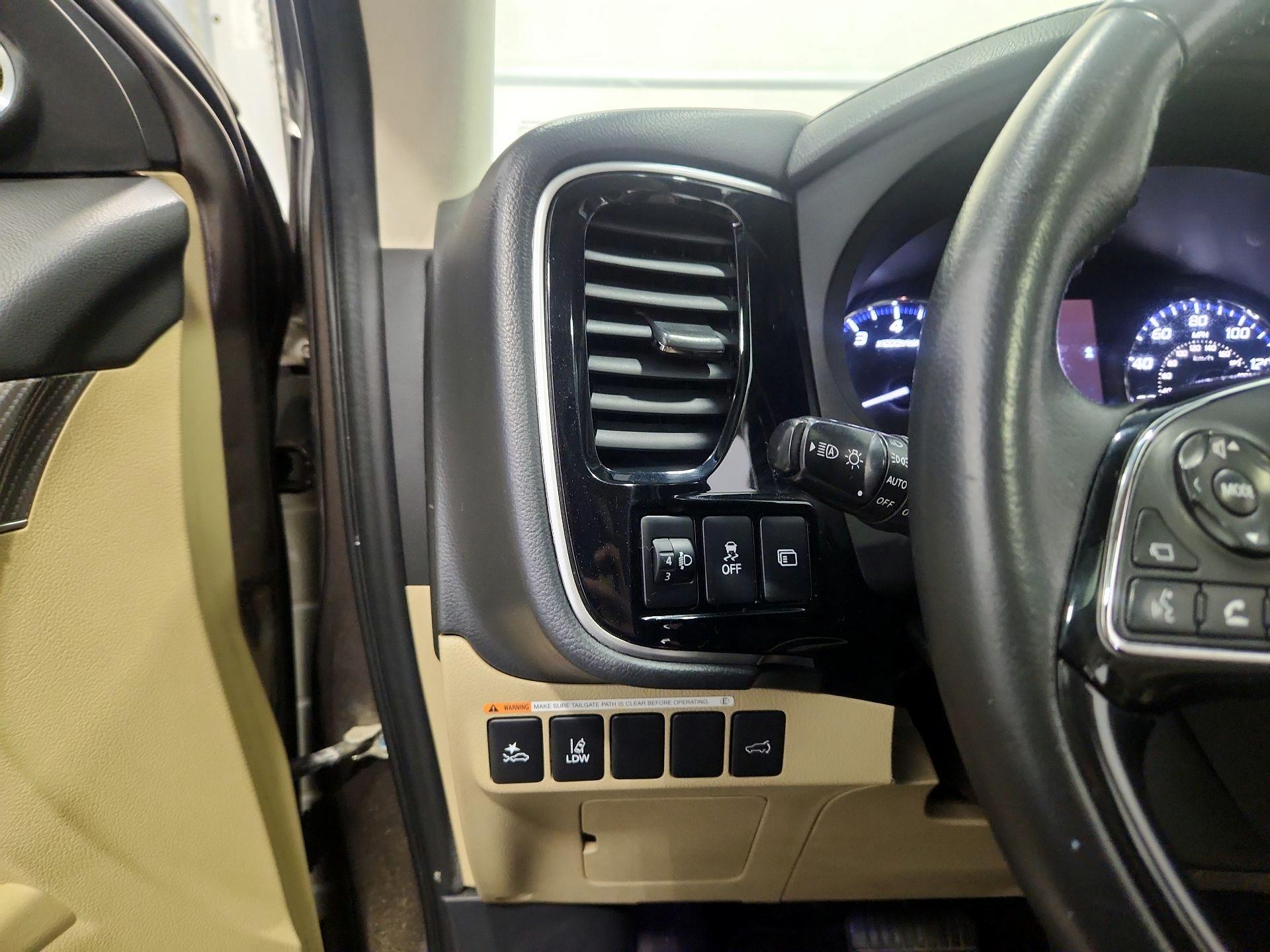 Thumbnail: 2019 Mitsubishi Outlander - 13