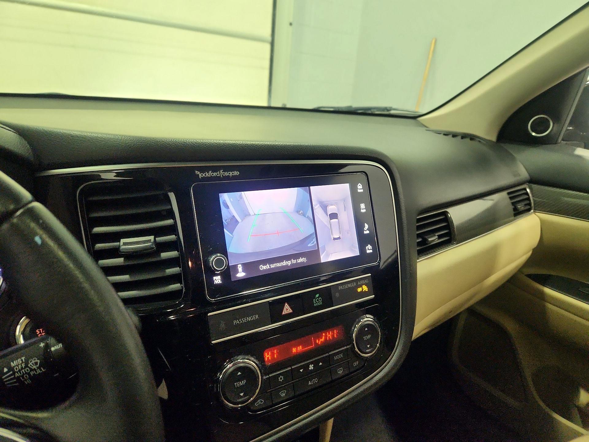 Thumbnail: 2019 Mitsubishi Outlander - 14