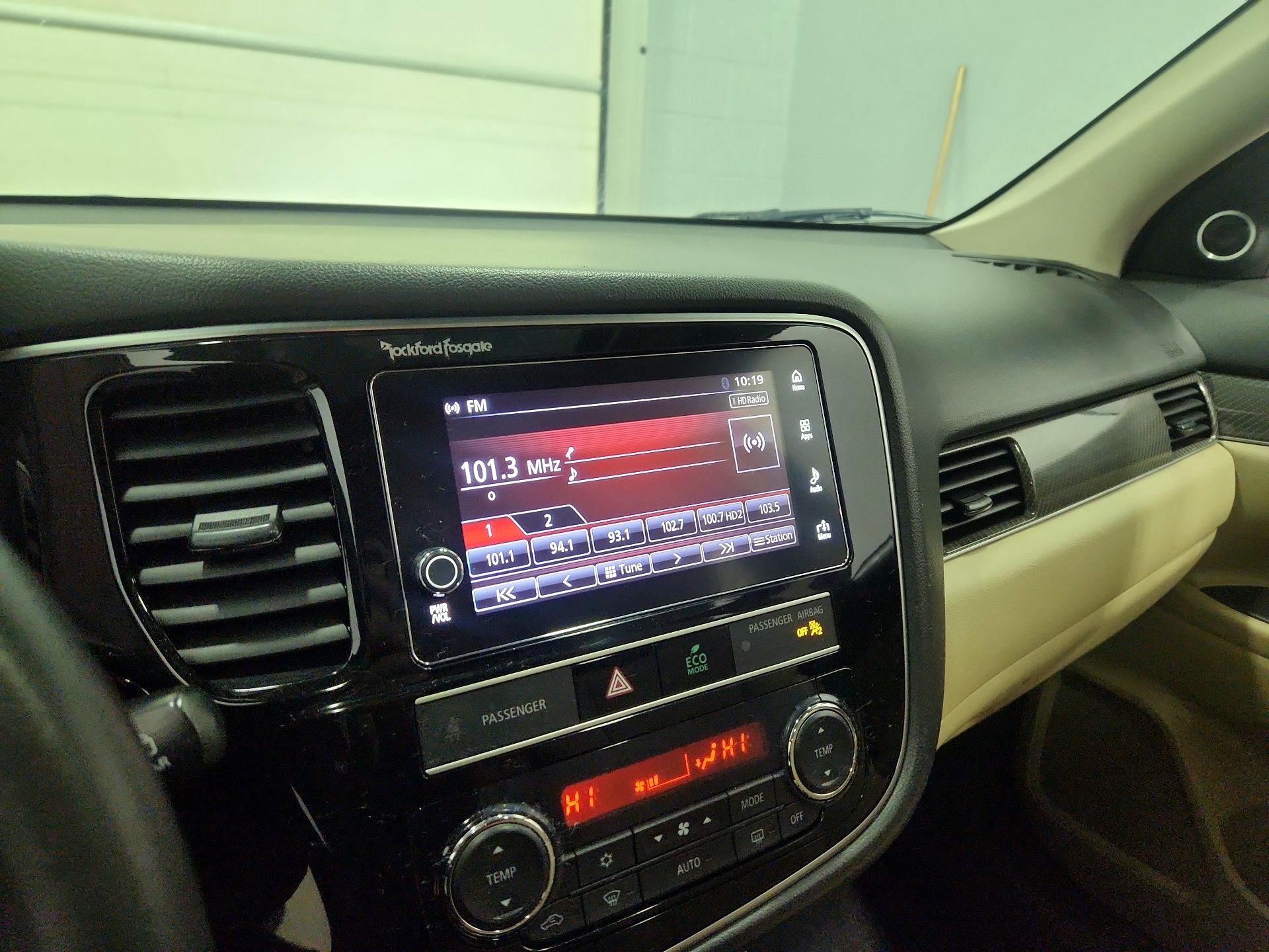 Thumbnail: 2019 Mitsubishi Outlander - 15