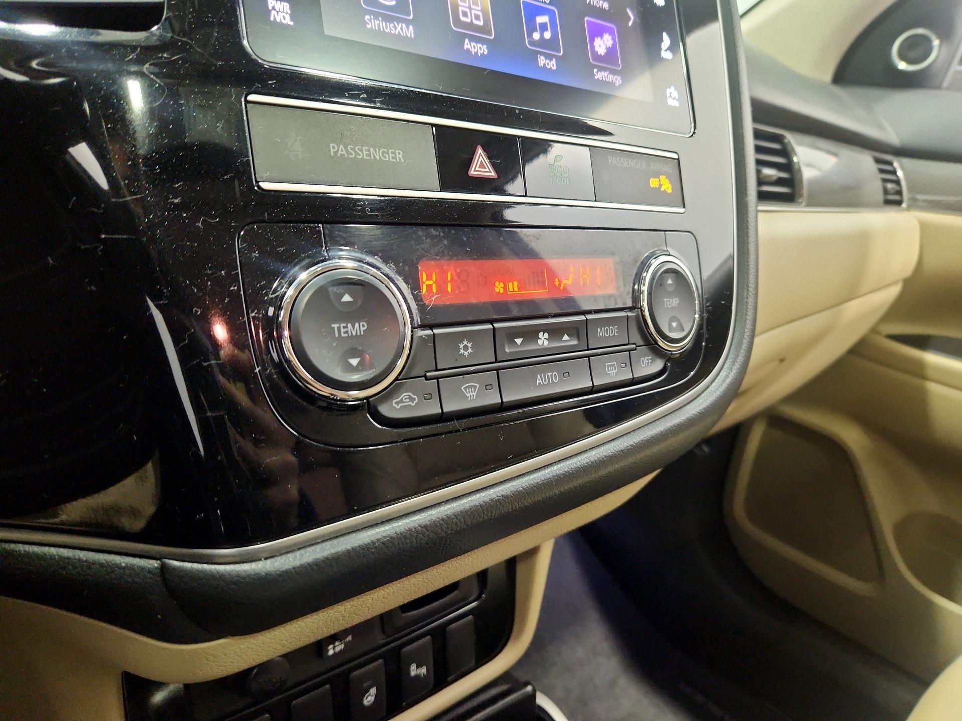 Thumbnail: 2019 Mitsubishi Outlander - 16