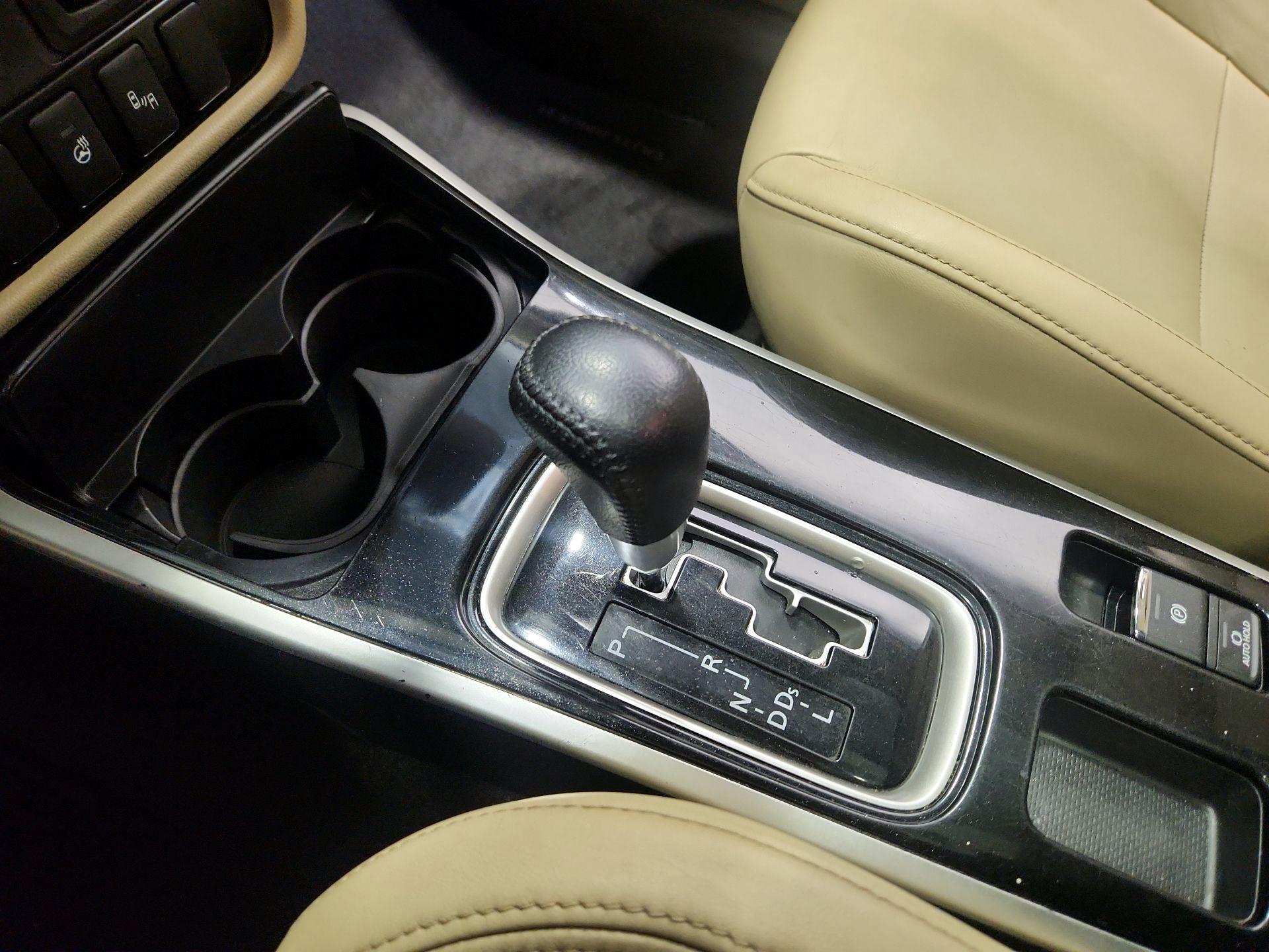 Thumbnail: 2019 Mitsubishi Outlander - 17