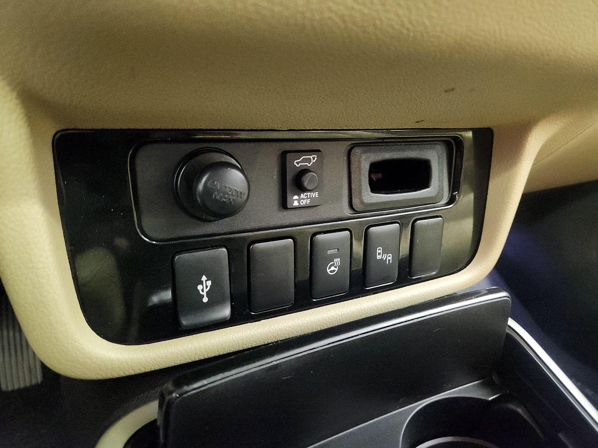 Thumbnail: 2019 Mitsubishi Outlander - 18