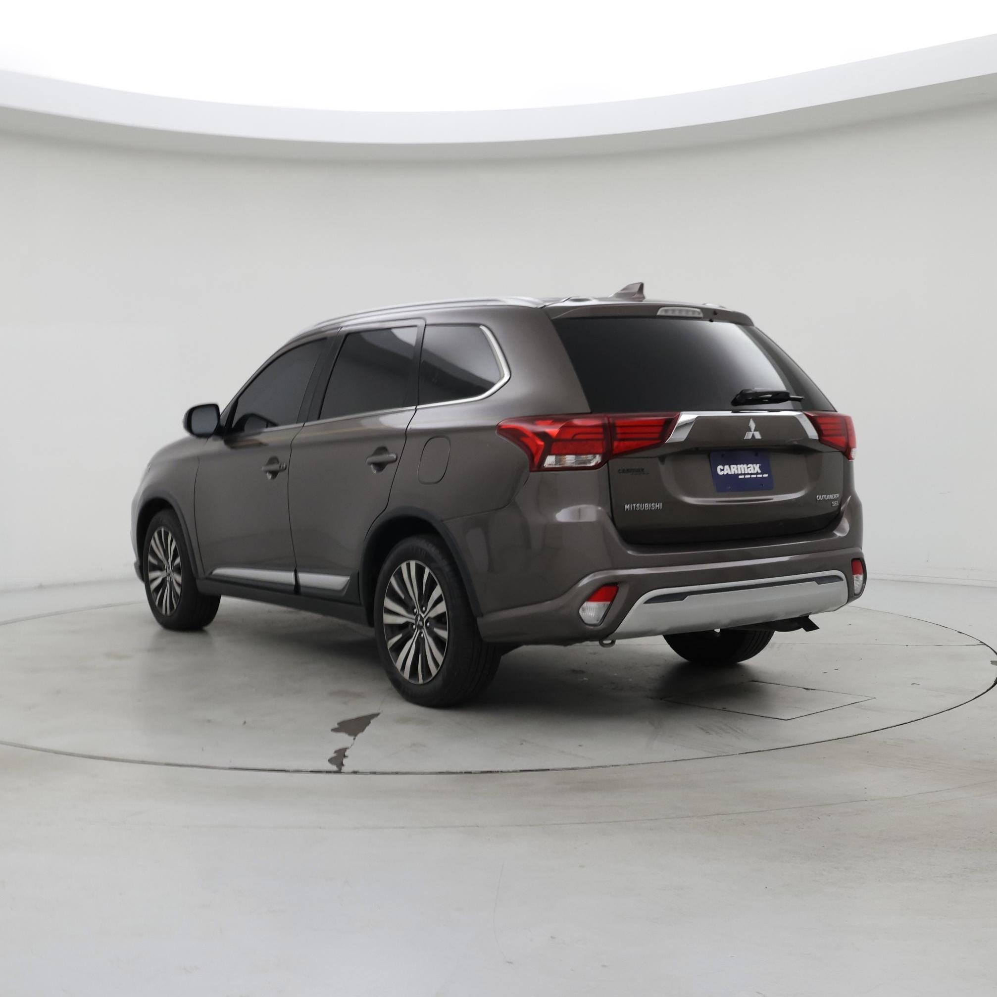 Thumbnail: 2019 Mitsubishi Outlander - 2